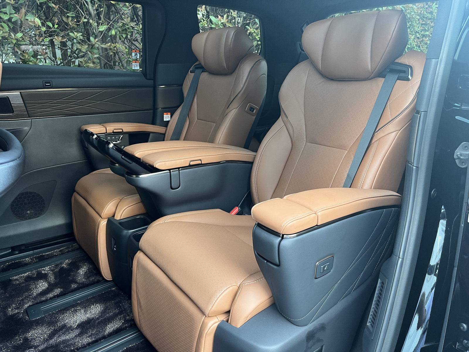 VELLFIRE HEV Executive Loungeリッチライン