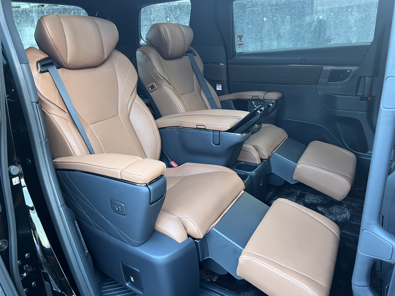 VELLFIRE HEV Executive Loungeリッチライン