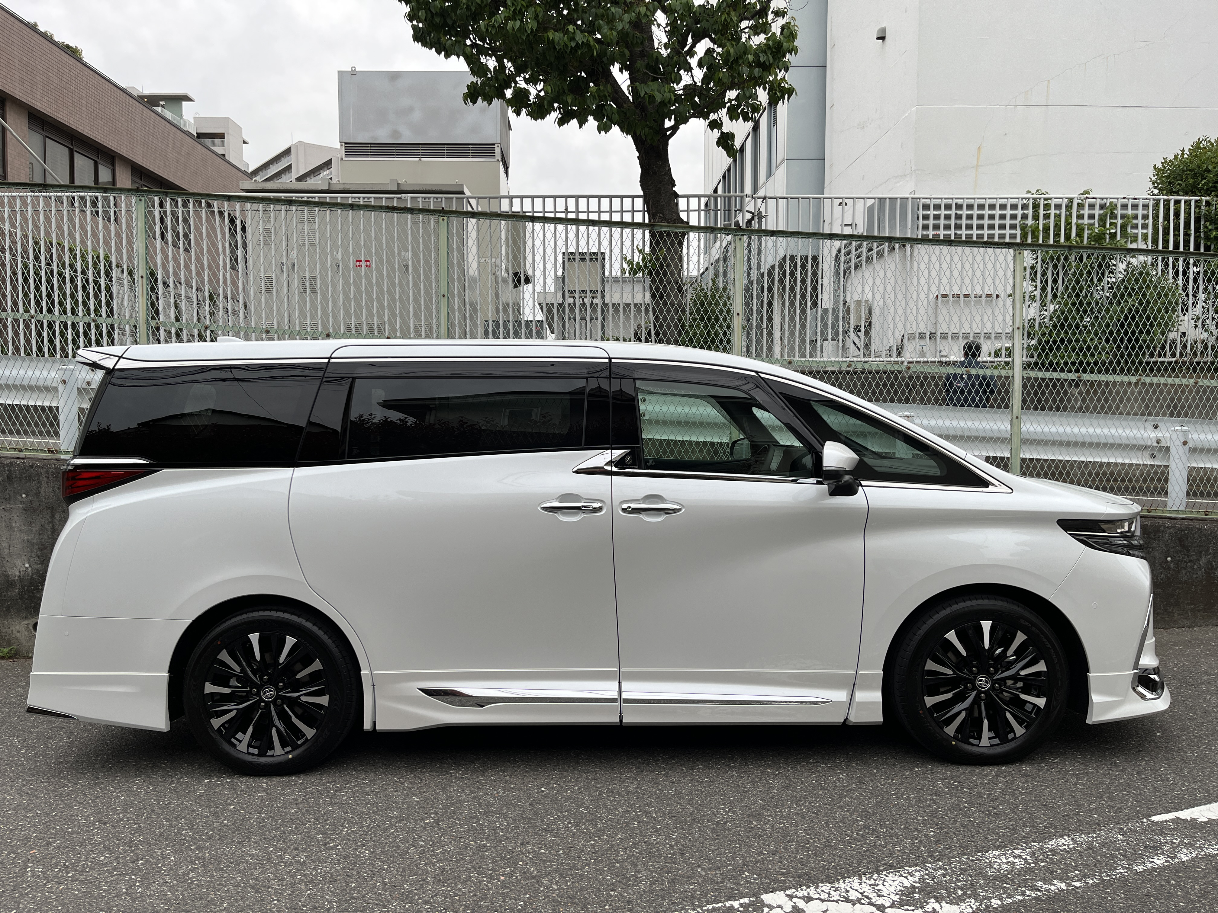 ALPHARD HEV Executive Loungeリッチライン