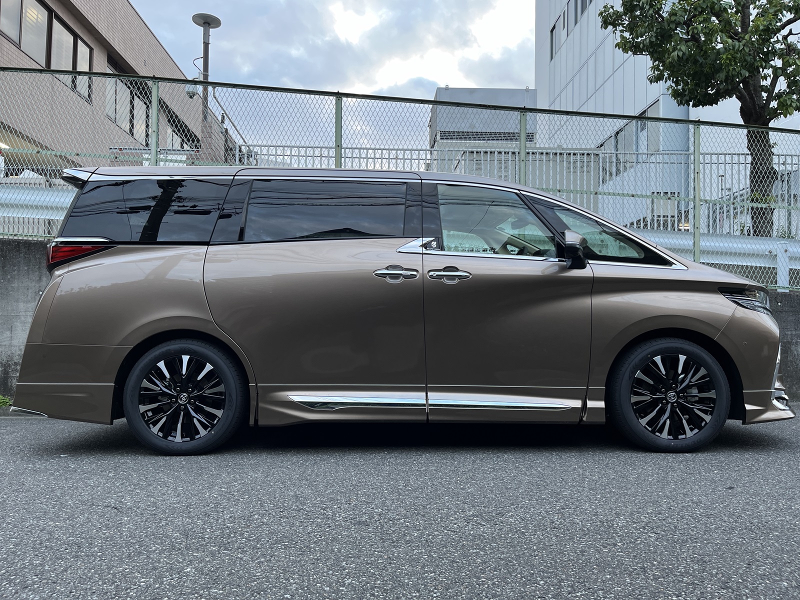 ALPHARD HEV Executive Loungeリッチライン