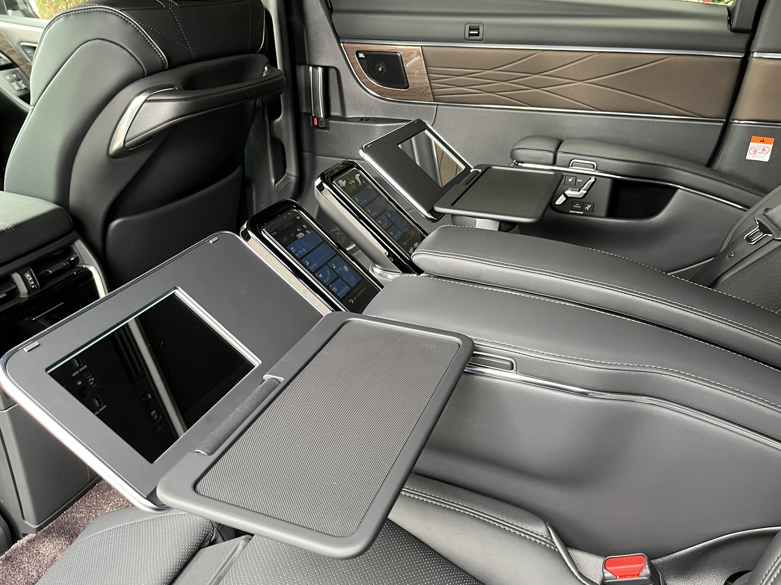ALPHARD HEV Executive Loungeリッチライン