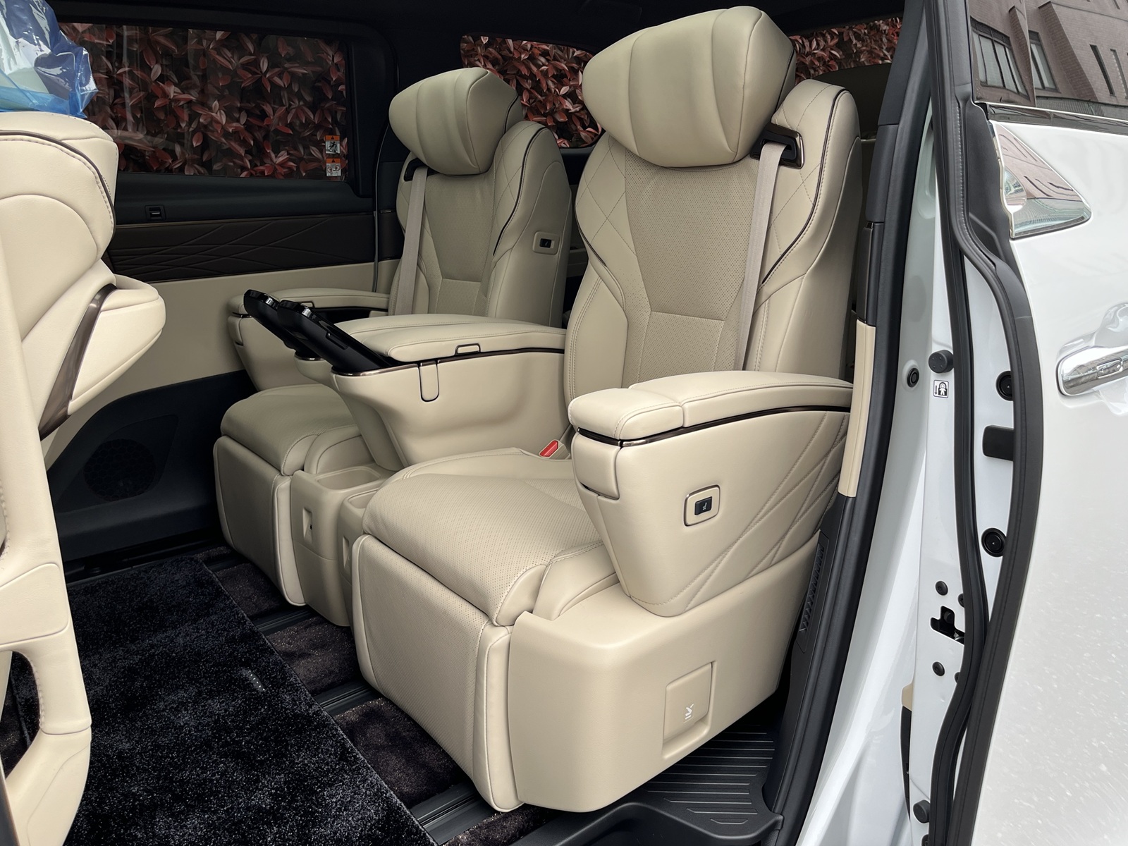 ALPHARD HEV Executive Loungeリッチライン