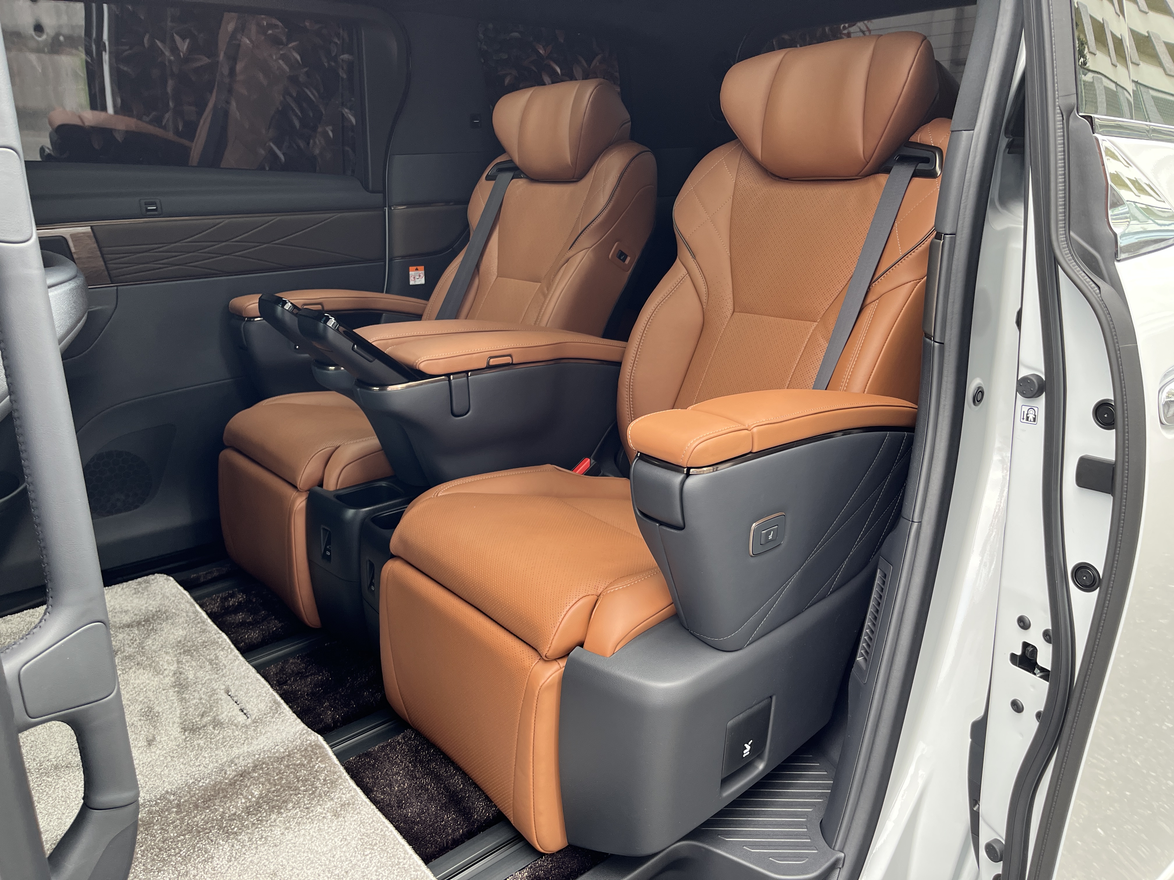 VELLFIRE HEV Executive Lounge E-Fourリッチライン