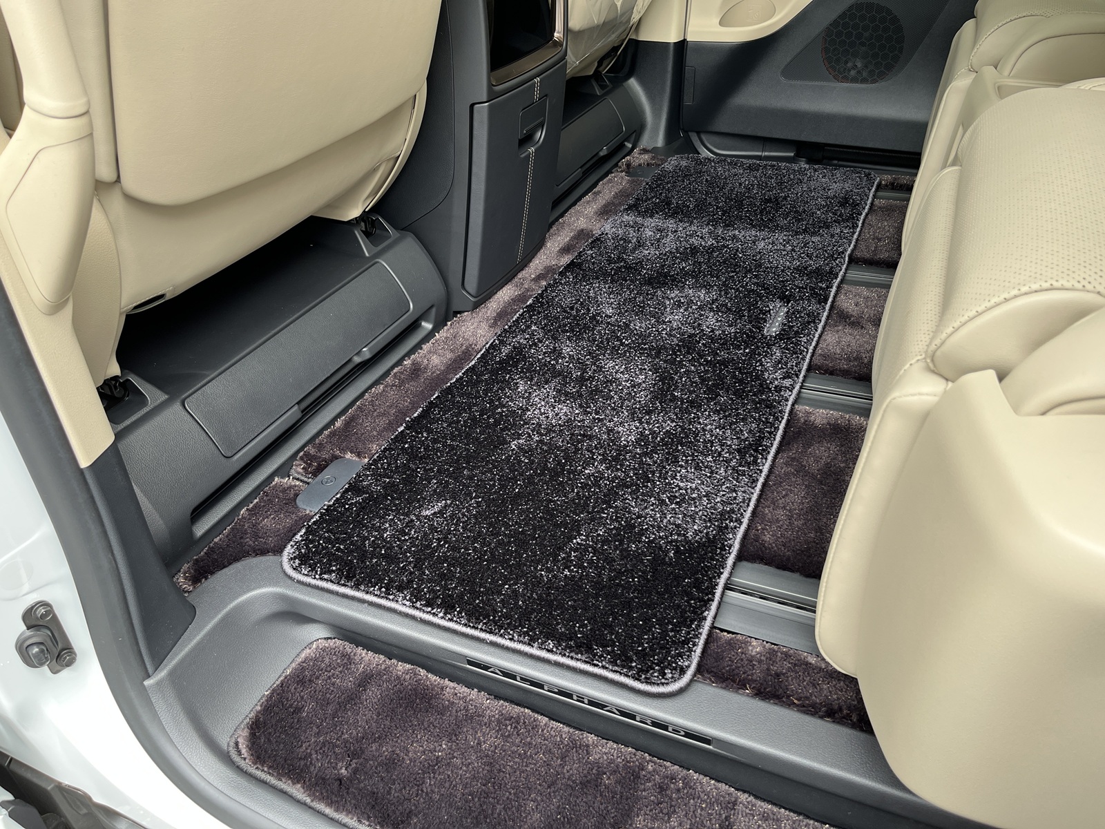 ALPHARD HEV Executive Loungeリッチライン