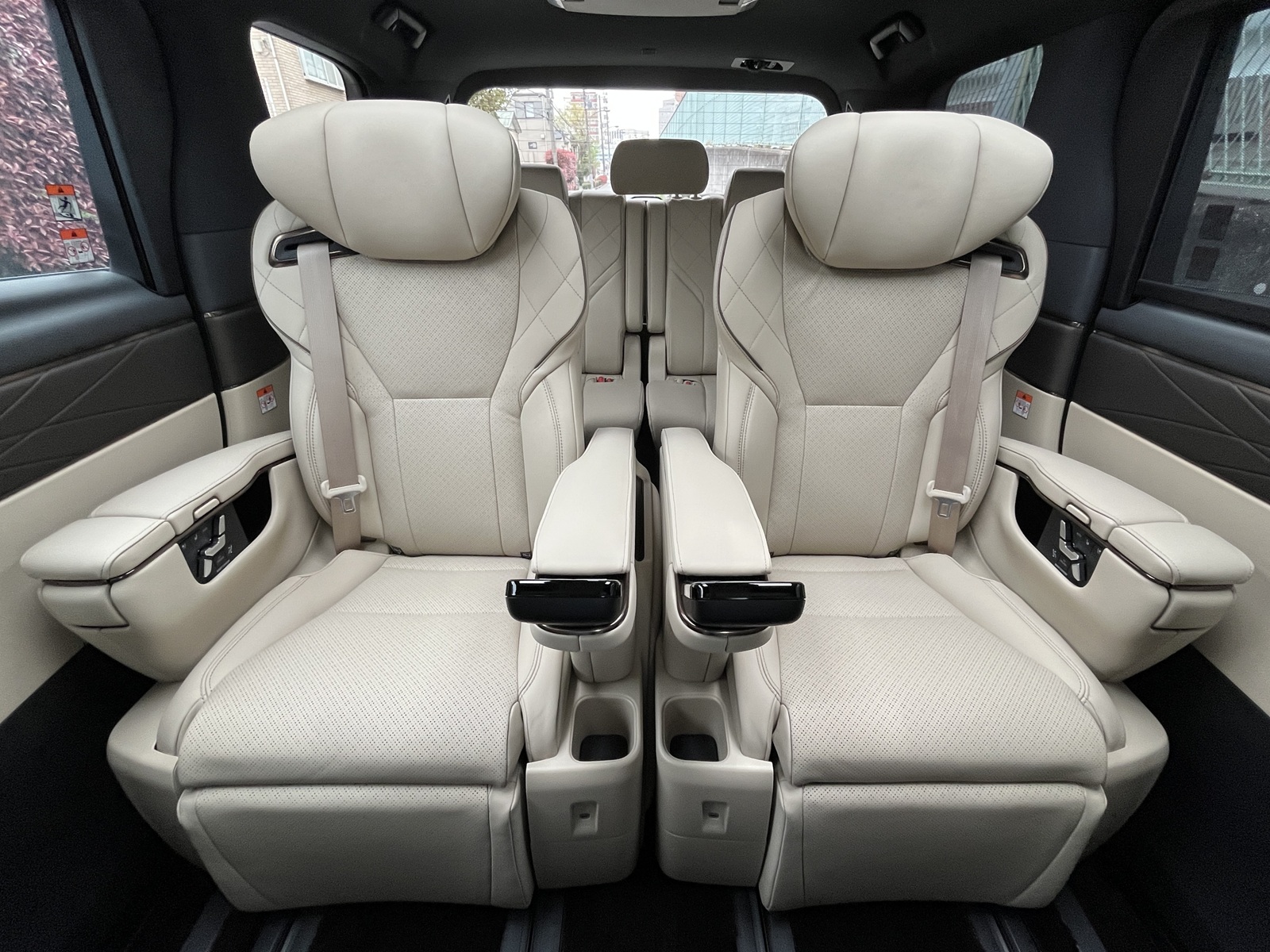 ALPHARD HEV Executive Loungeリッチライン