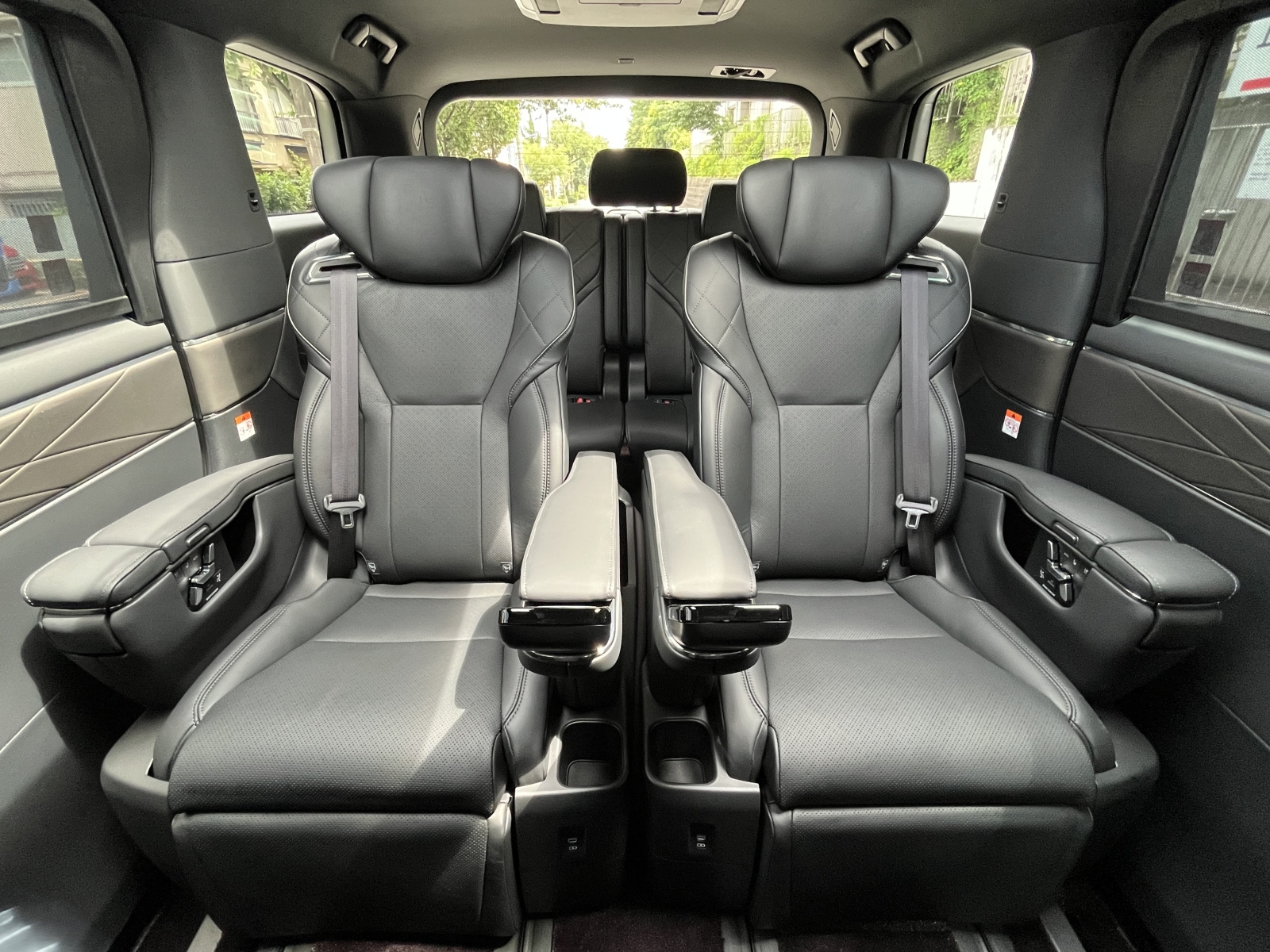 ALPHARD HEV Executive Loungeリッチライン