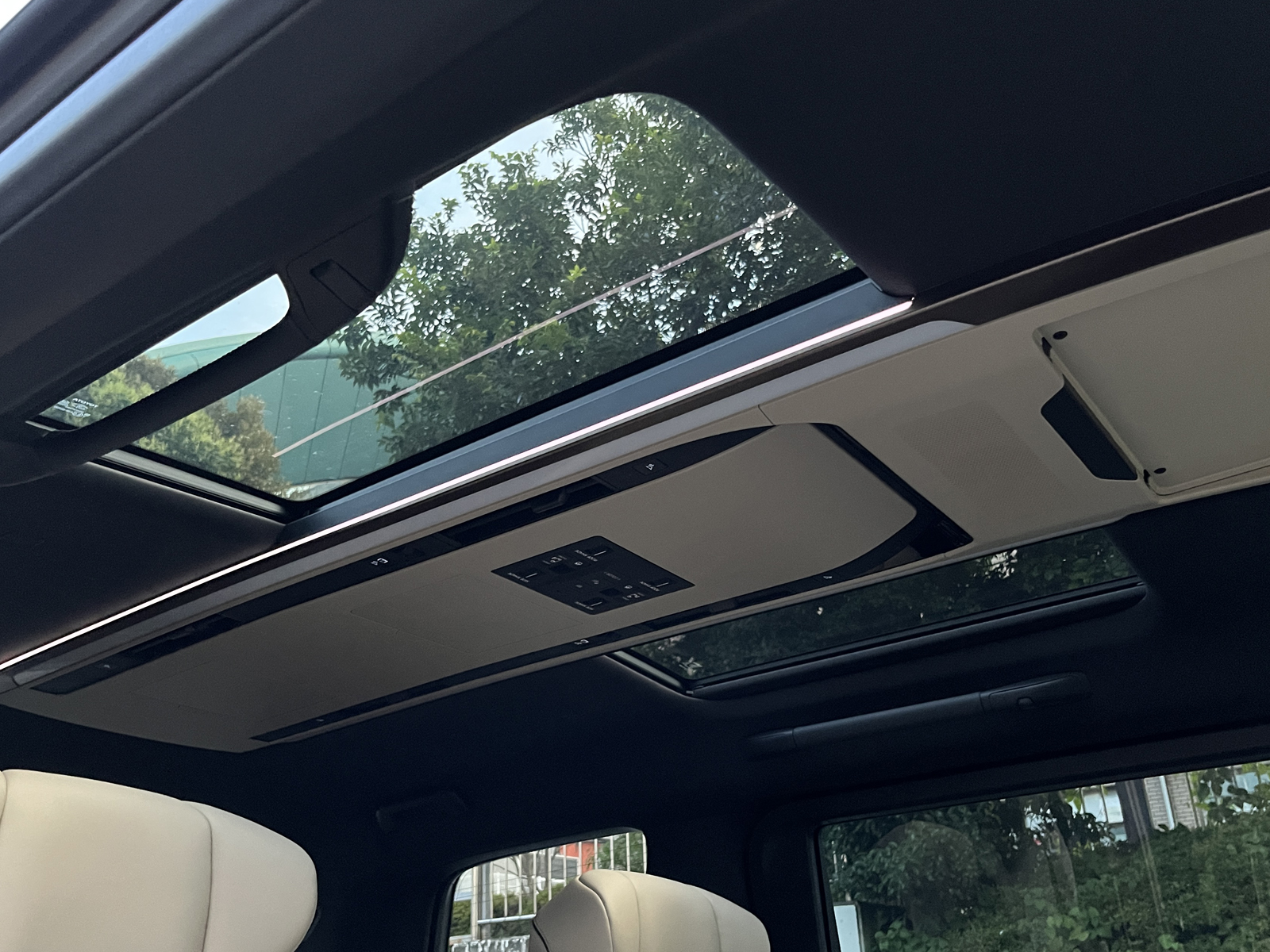 ALPHARD HEV Executive Loungeリッチライン