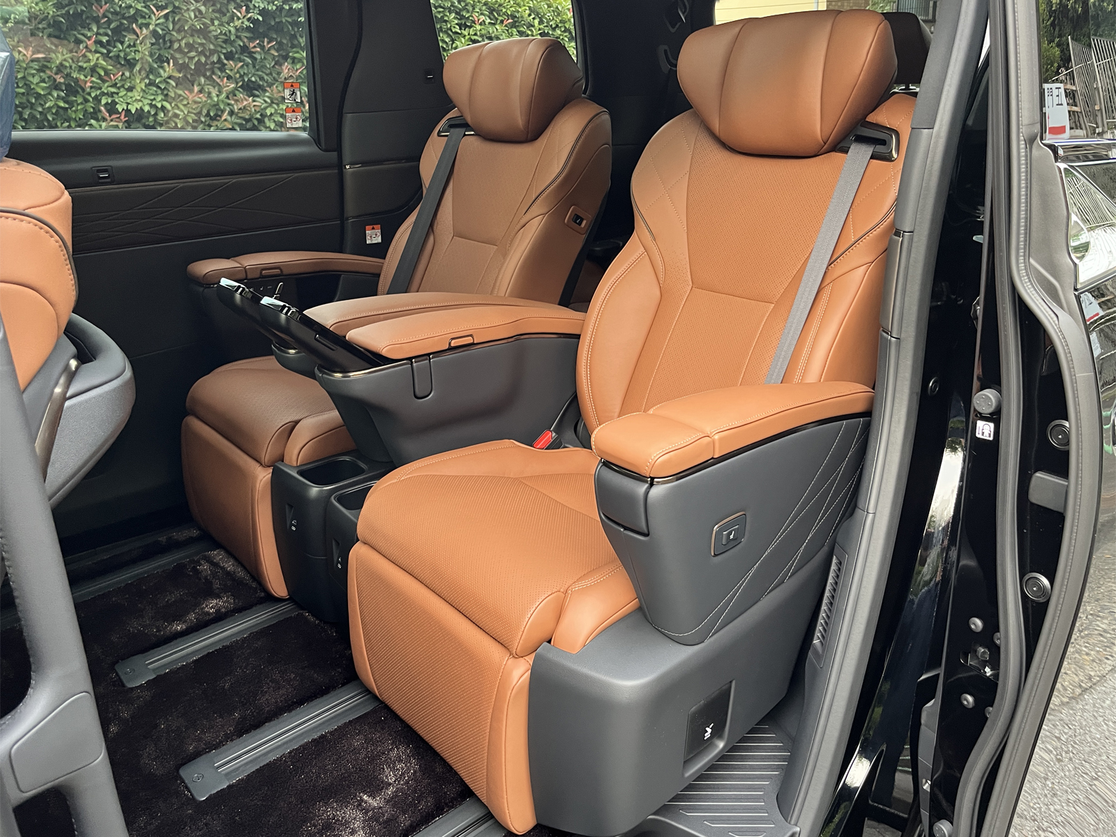 VELLFIRE HEV Executive Loungeリッチライン