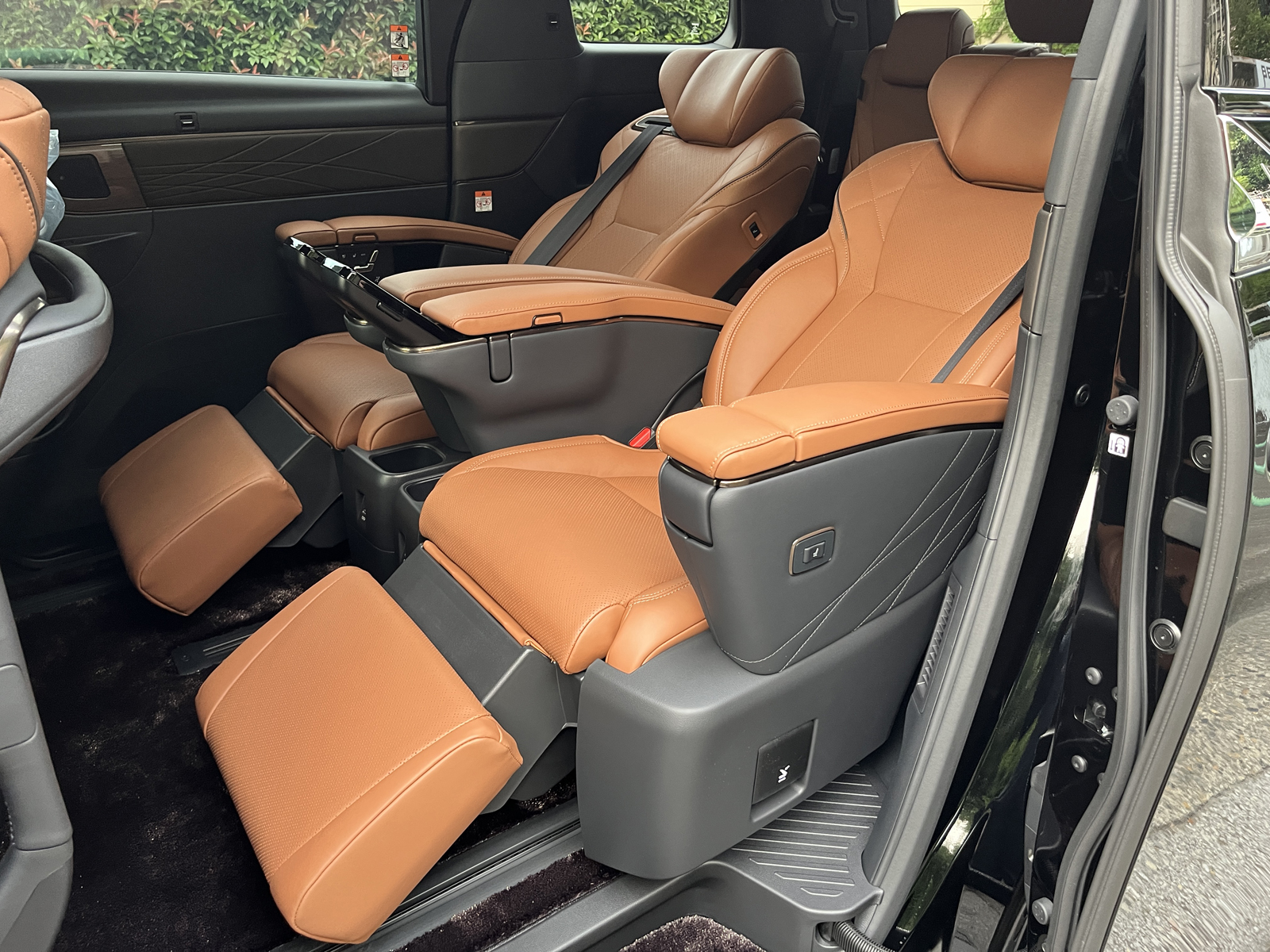 VELLFIRE HEV Executive Loungeリッチライン