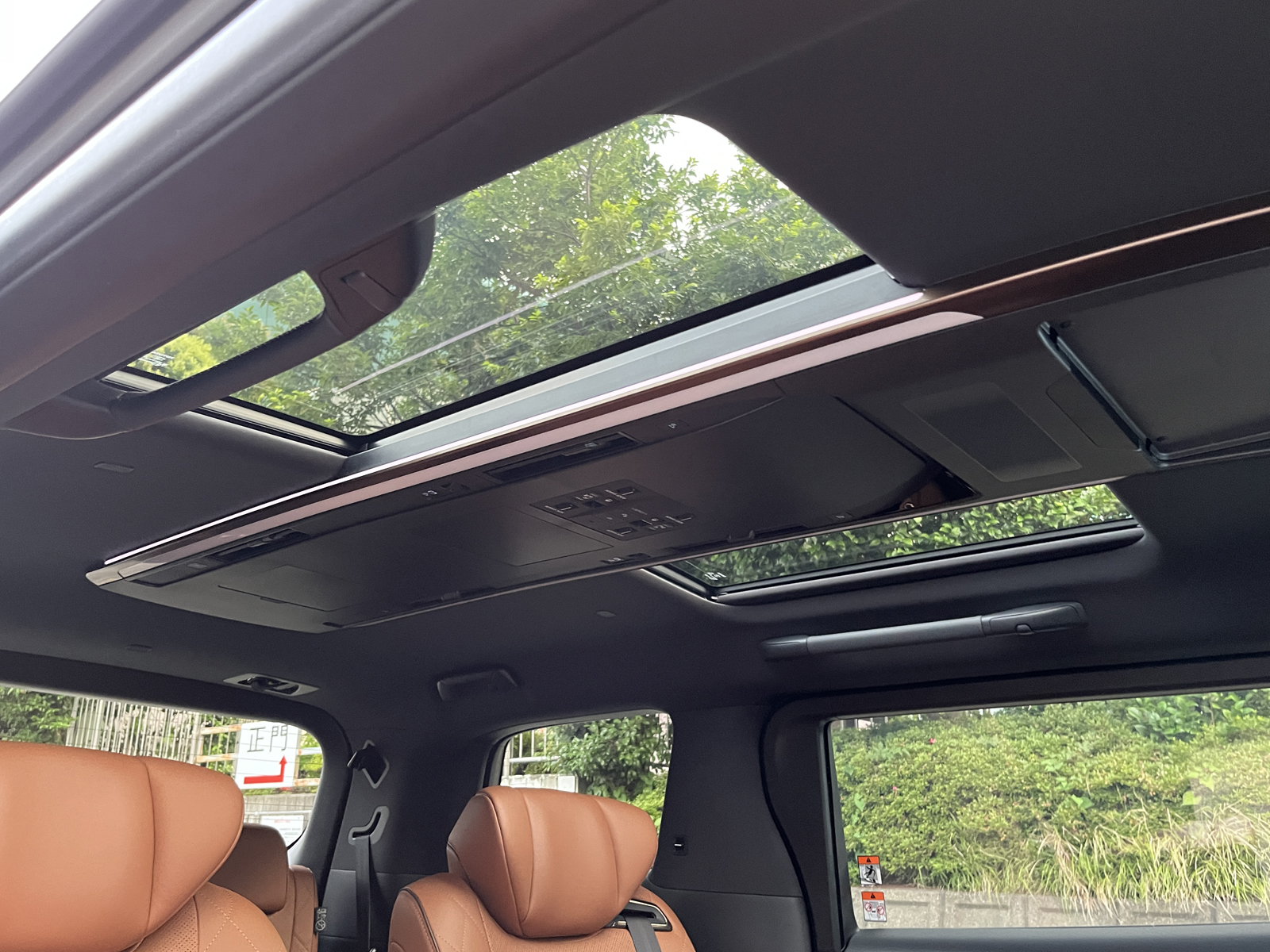 VELLFIRE HEV Executive Loungeリッチライン