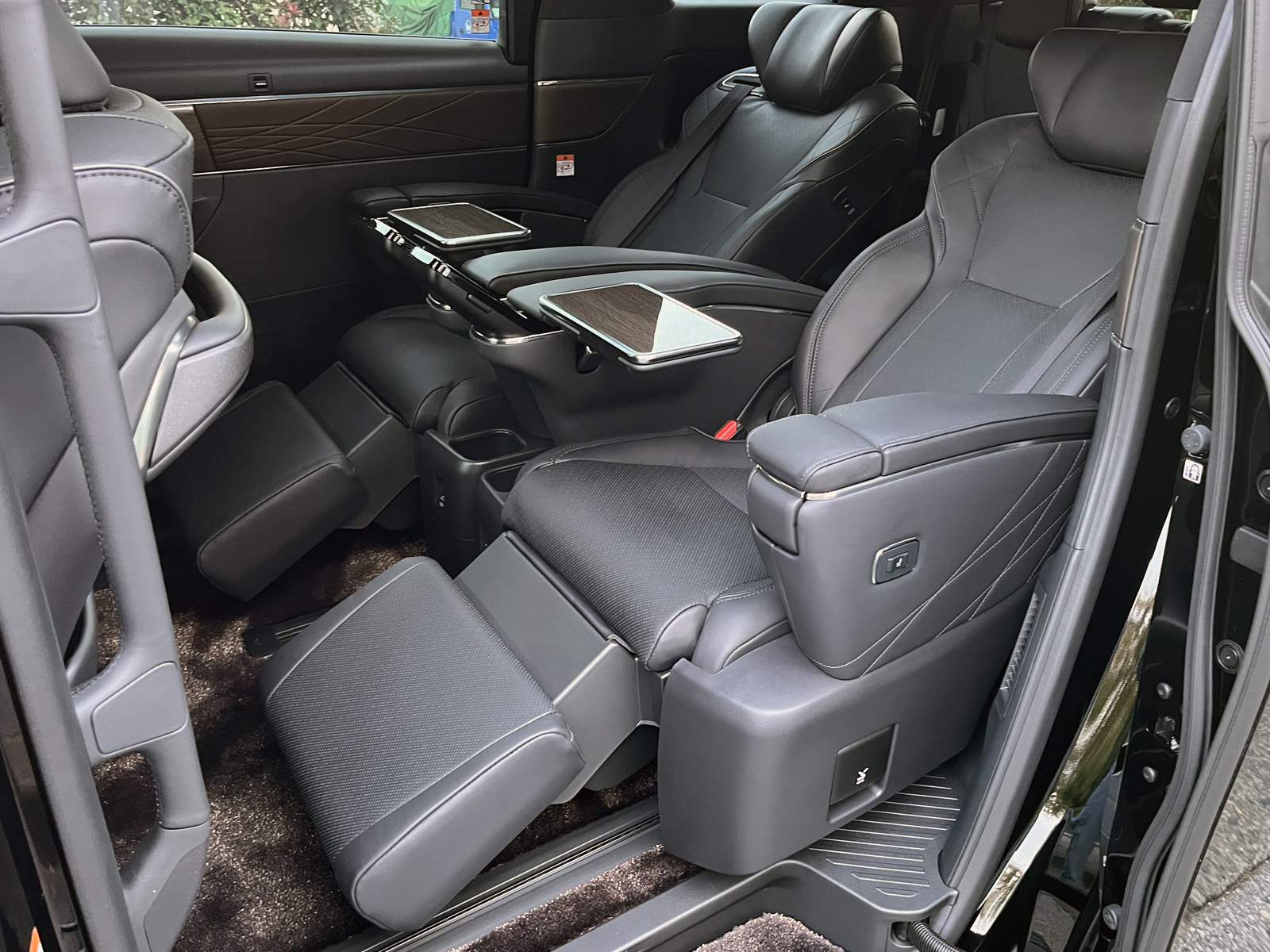 ALPHARD HEV Executive Loungeリッチライン
