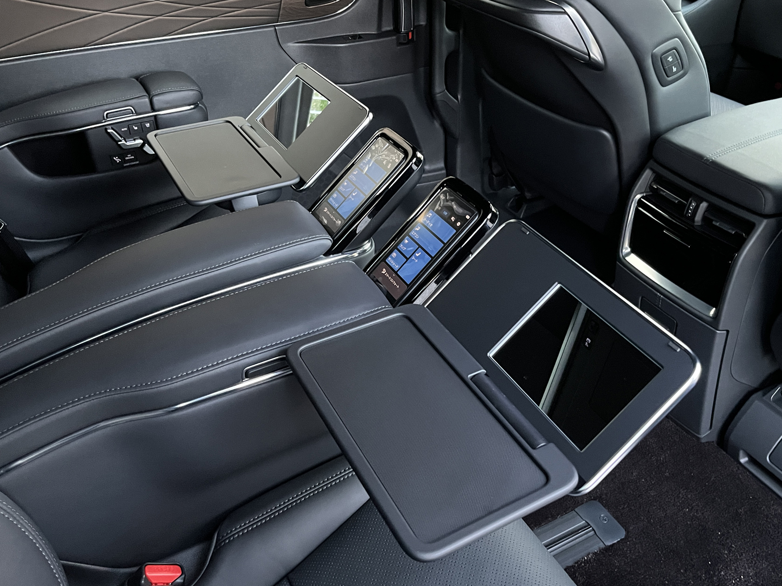 ALPHARD HEV Executive Loungeリッチライン