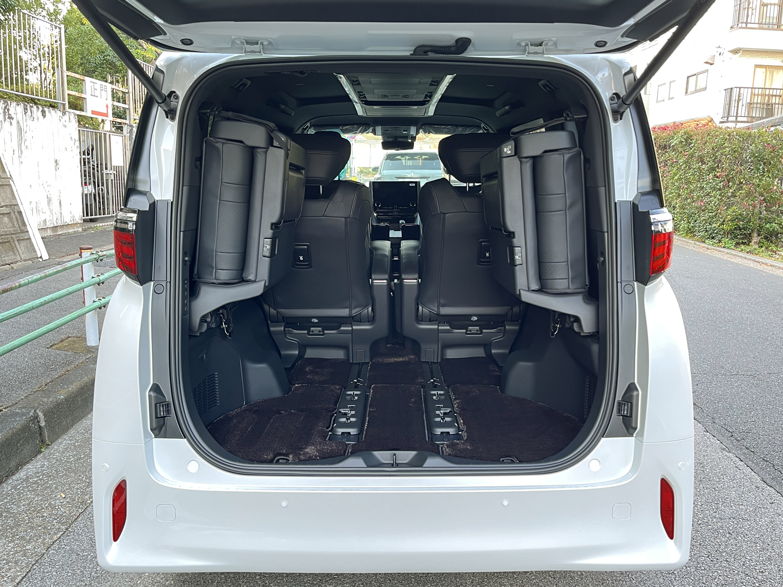 ALPHARD HEV Executive Loungeリッチライン