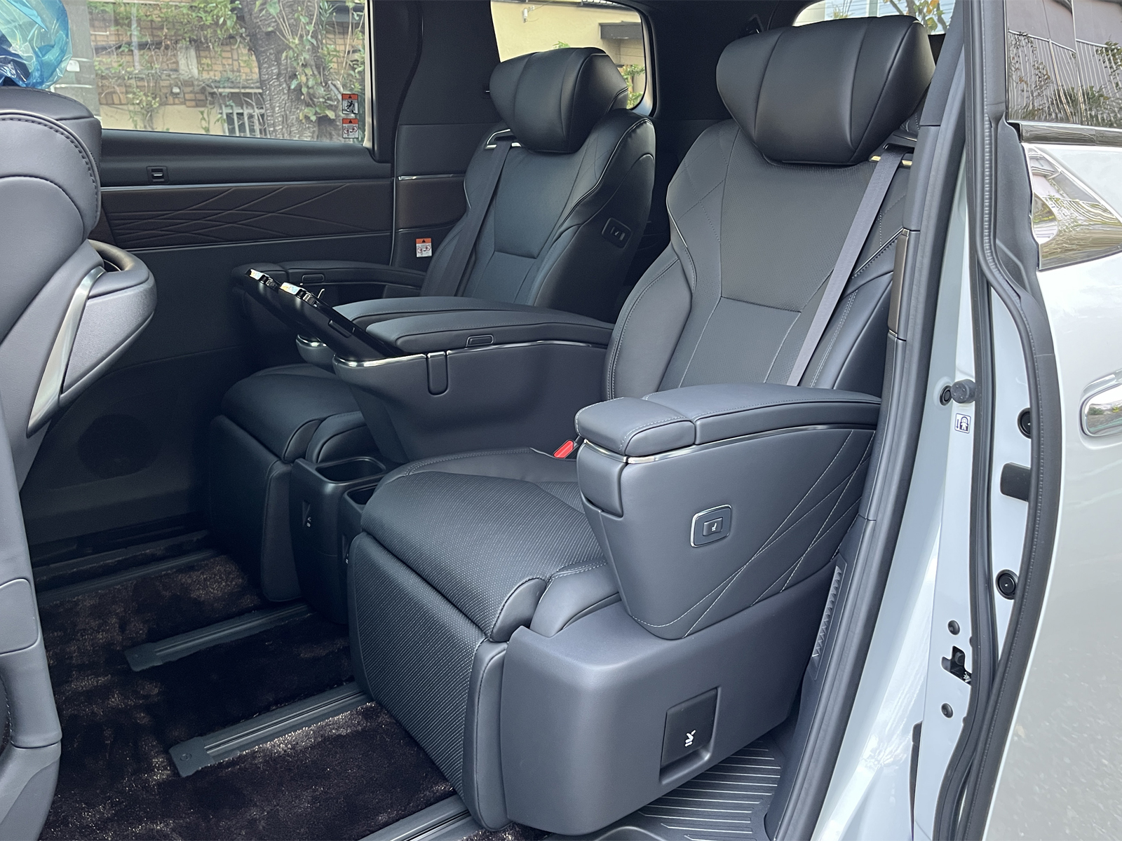 ALPHARD HEV Executive Loungeリッチライン
