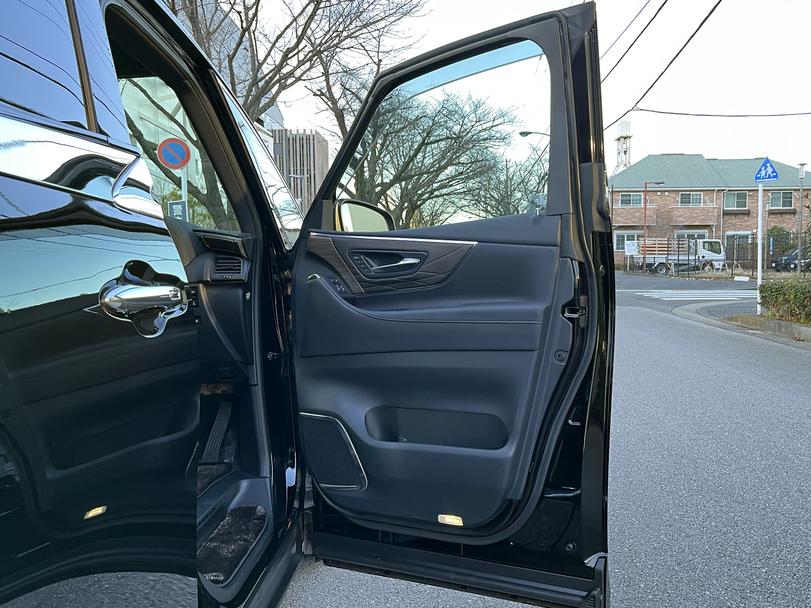 ALPHARD HEV Executive Loungeリッチライン