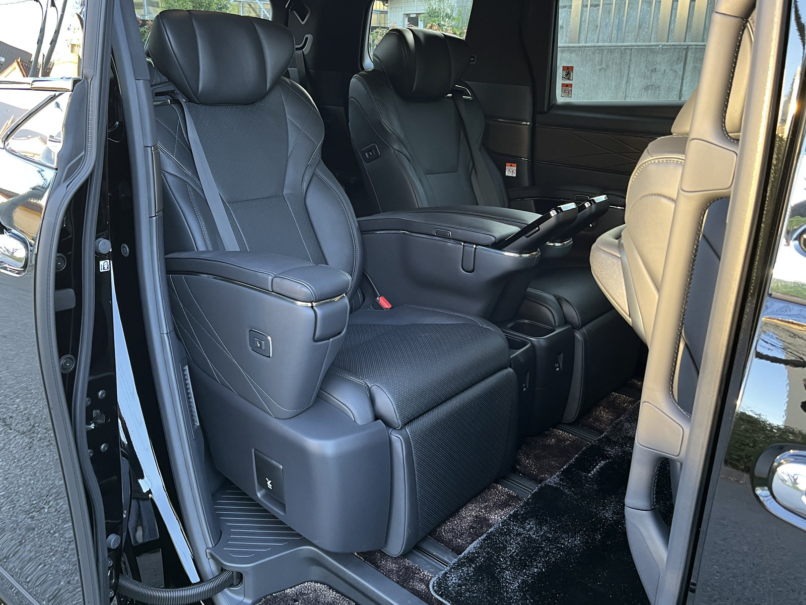 ALPHARD HEV Executive Loungeリッチライン