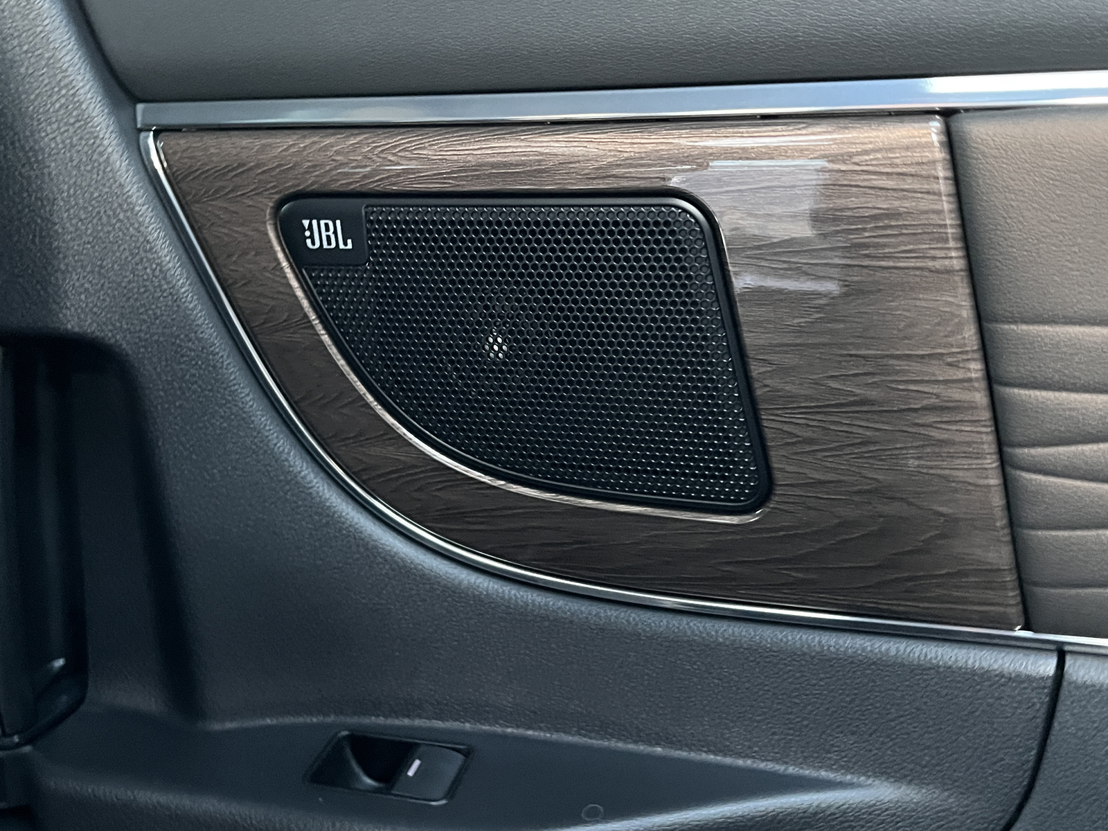 ALPHARD HEV Executive Loungeリッチライン