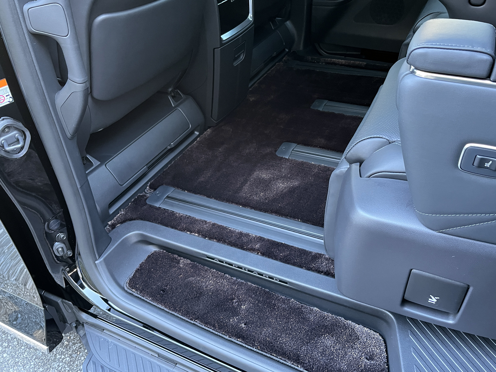 ALPHARD HEV Executive Loungeリッチライン