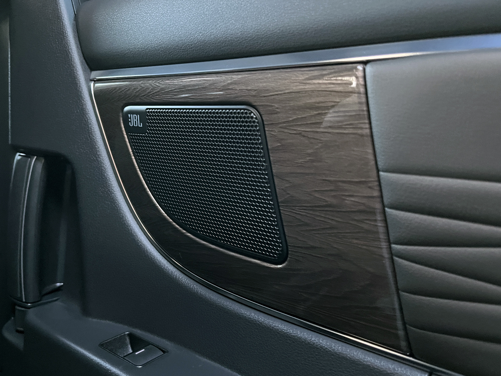 ALPHARD HEV Executive Loungeリッチライン