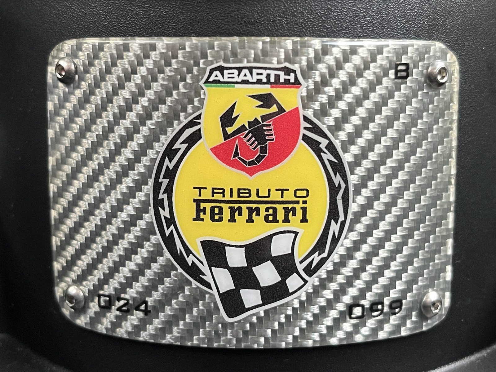 695 Tributo Ferrariリッチライン