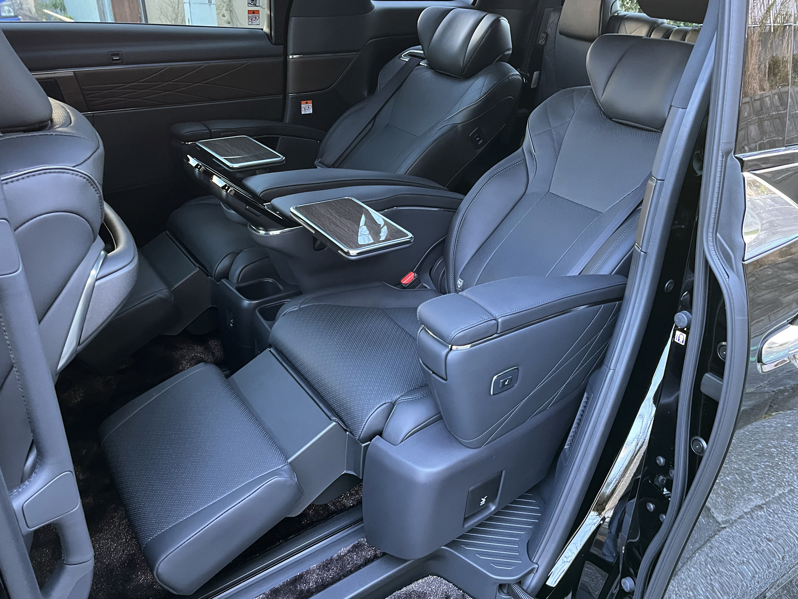 ALPHARD HEV Executive Loungeリッチライン