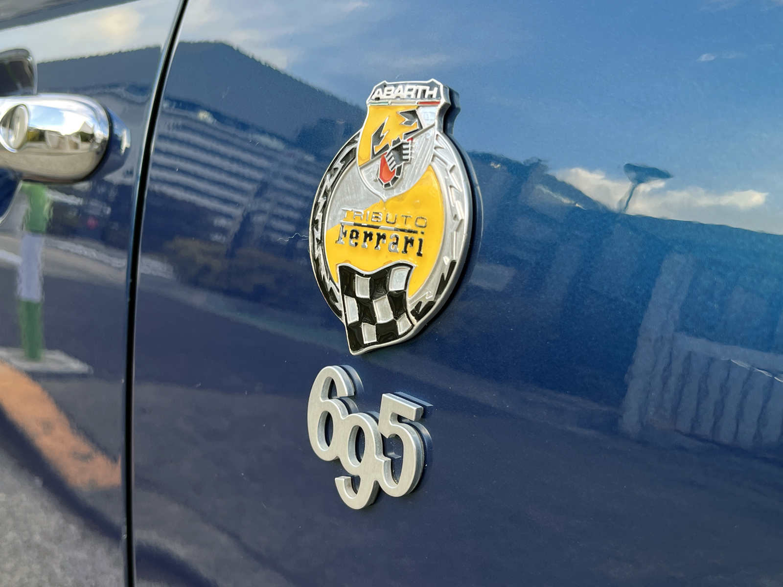 695 Tributo Ferrariリッチライン