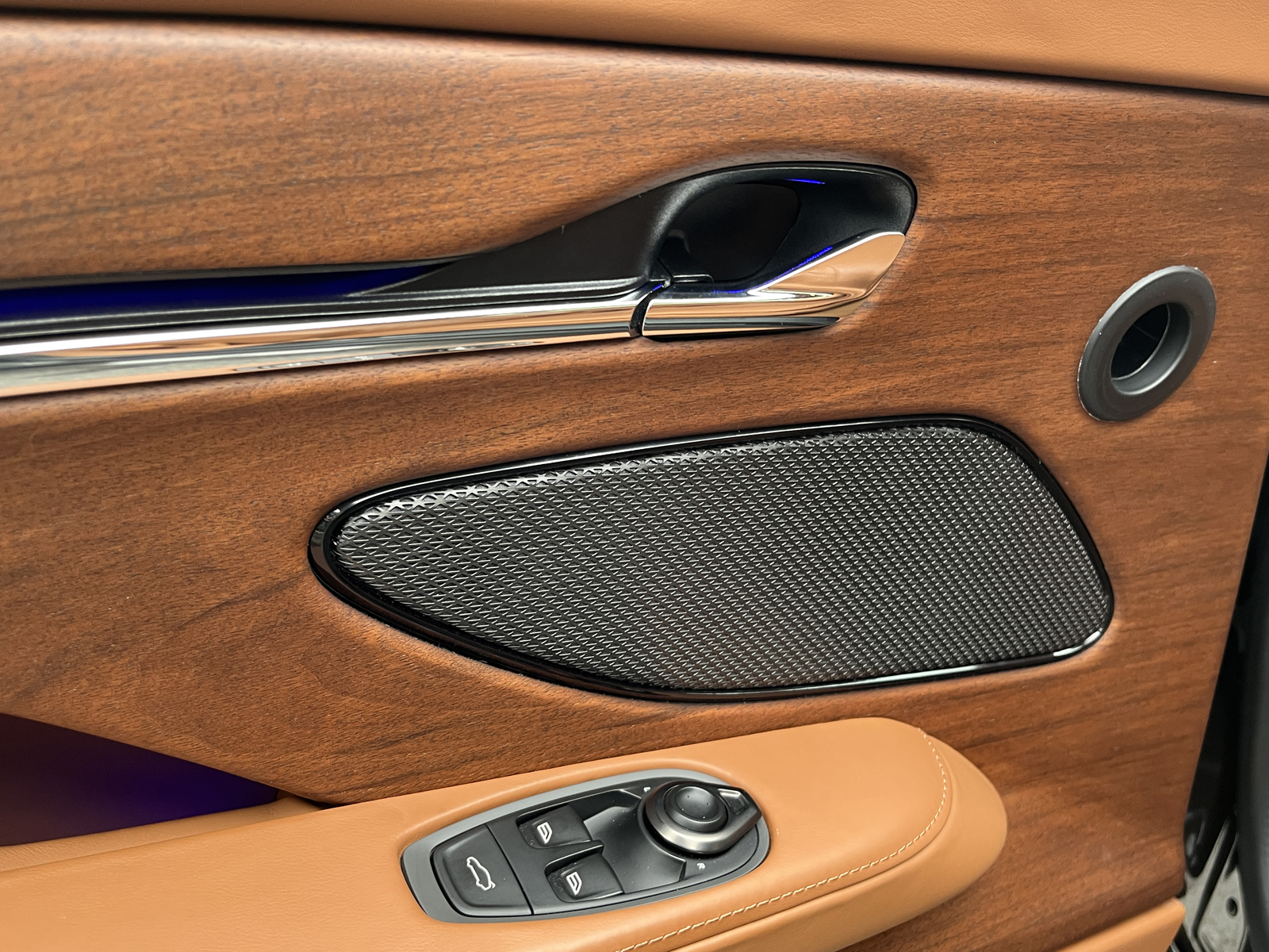 DB12 Volanteリッチライン