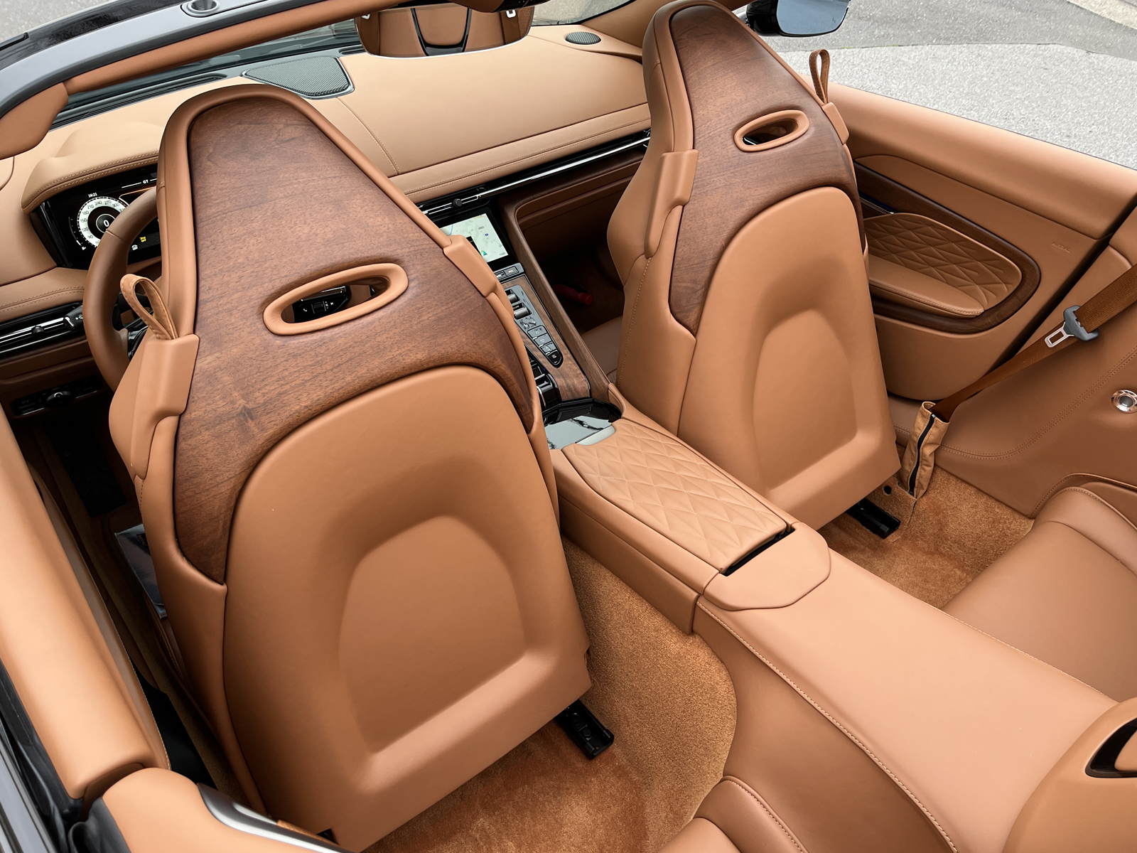 DB12 Volanteリッチライン