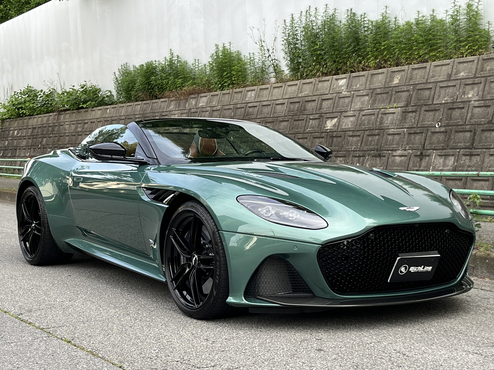 DBS Superleggera Volanteリッチライン