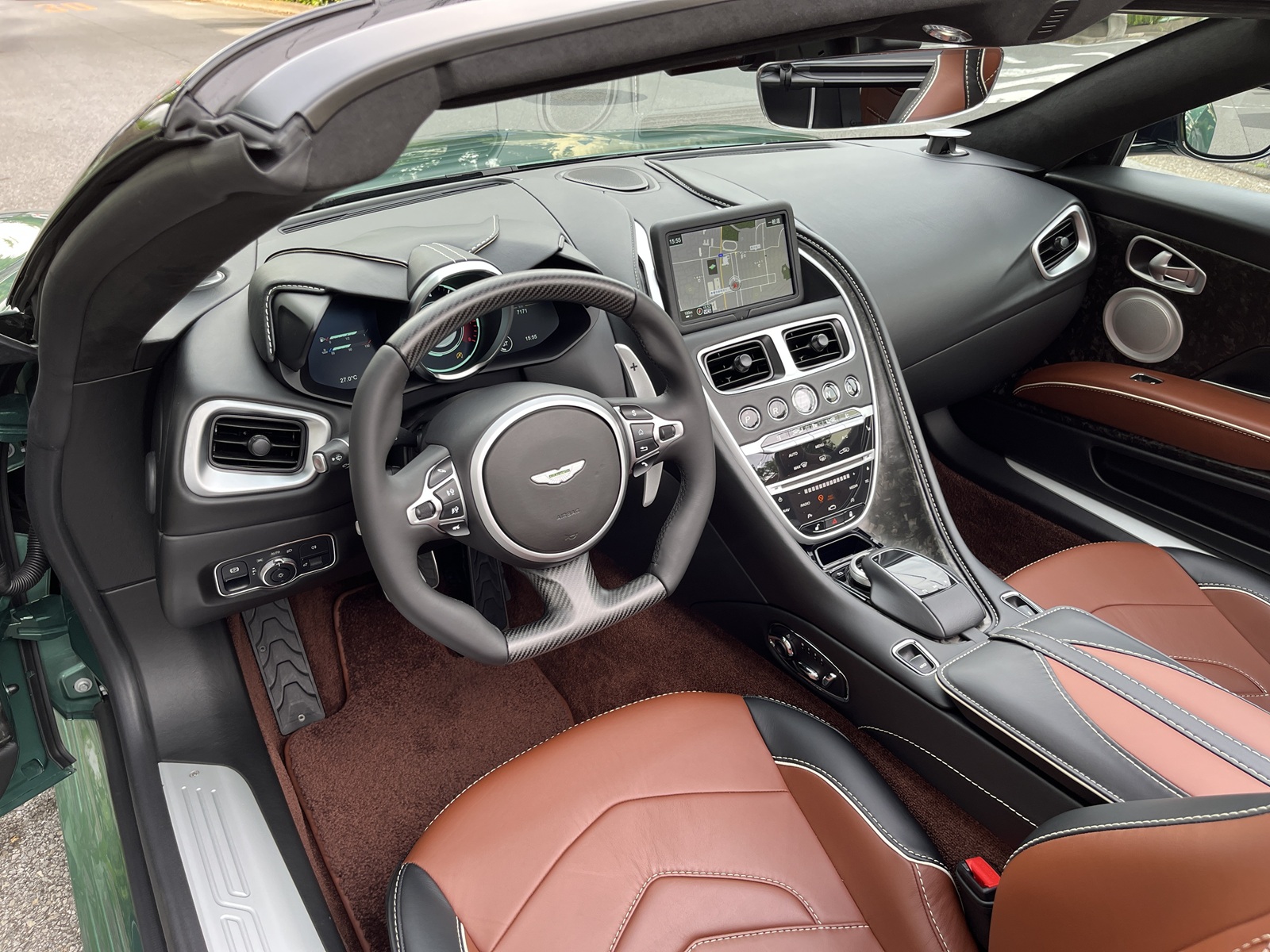DBS Superleggera Volanteリッチライン