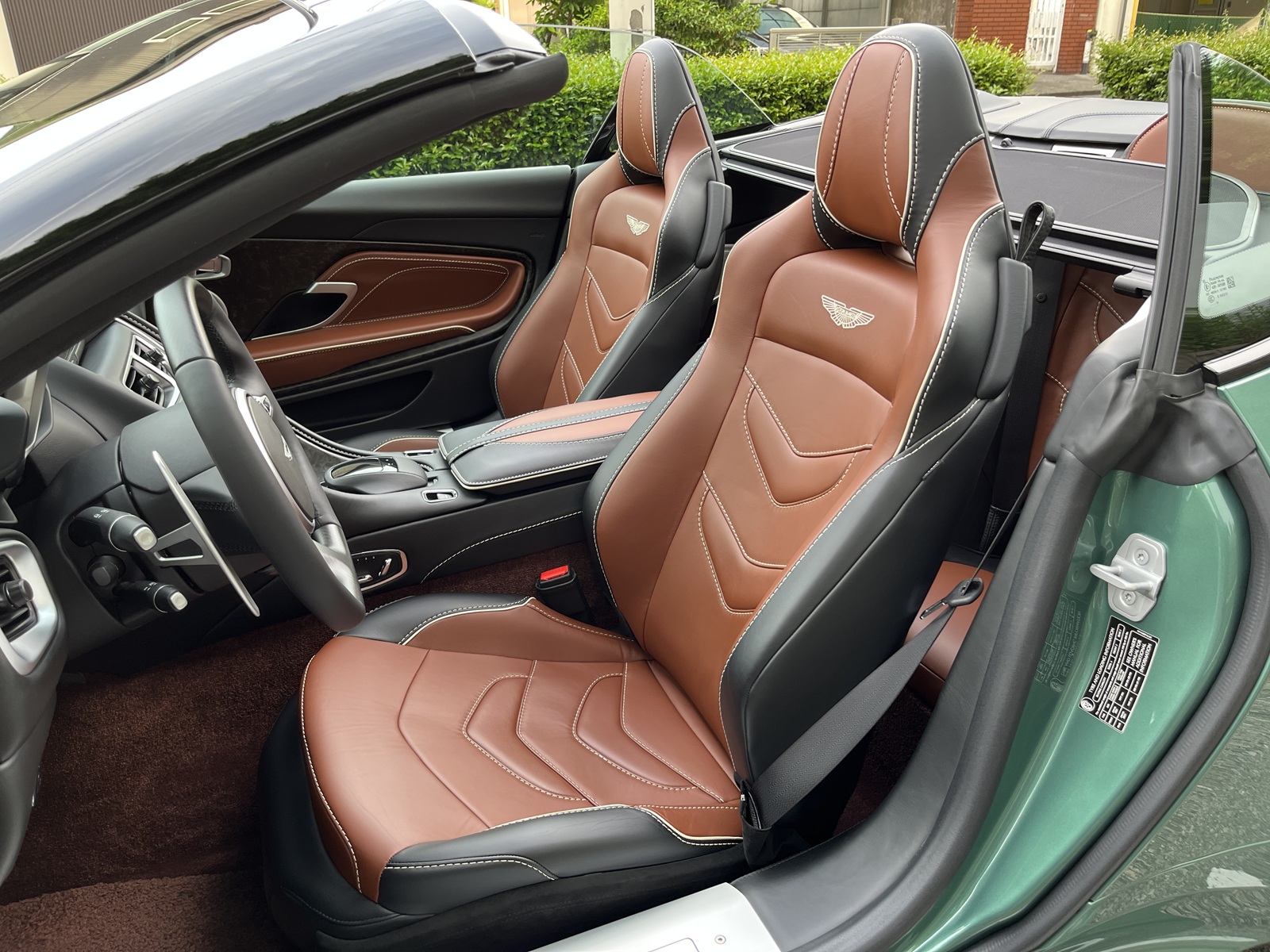 DBS Superleggera Volanteリッチライン