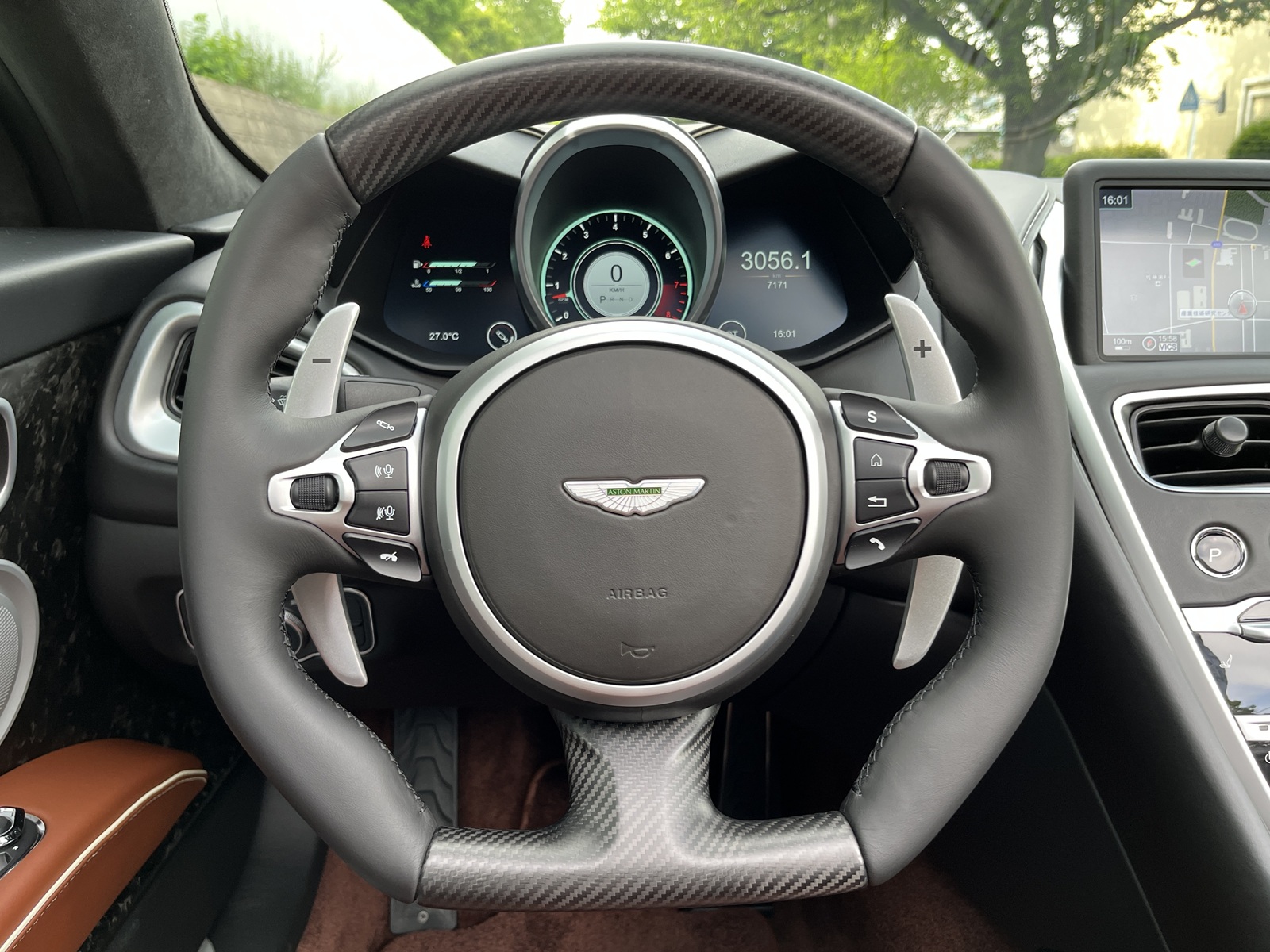 DBS Superleggera Volanteリッチライン
