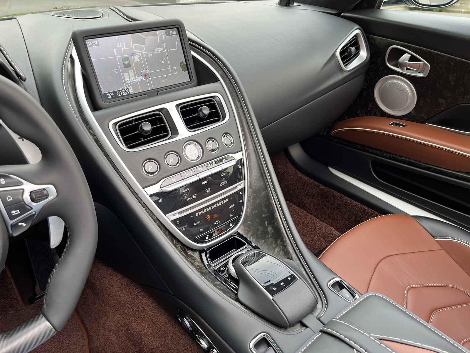 DBS Superleggera Volanteリッチライン