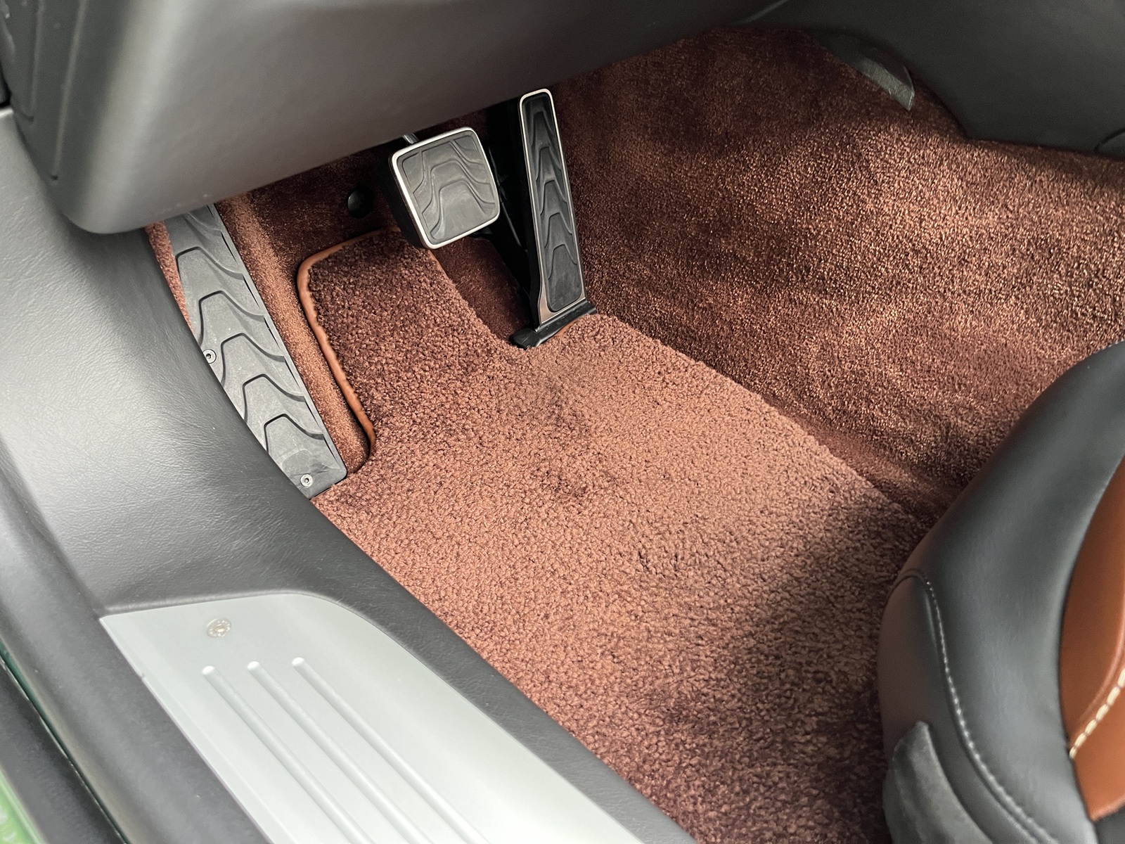 DBS Superleggera Volanteリッチライン