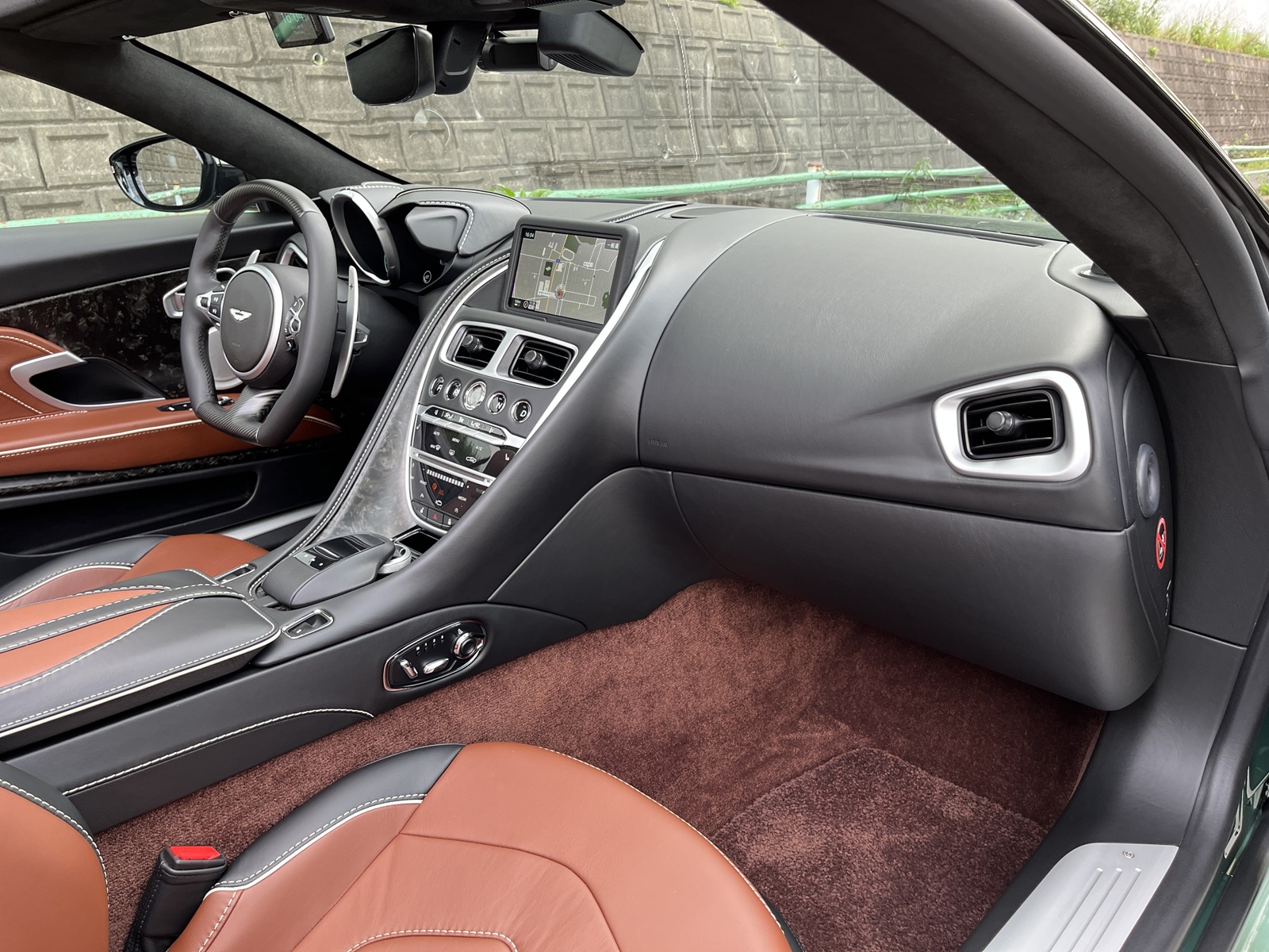 DBS Superleggera Volanteリッチライン