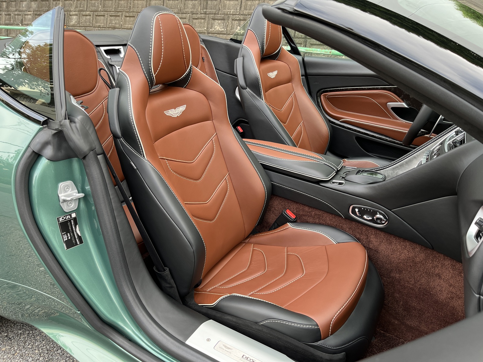 DBS Superleggera Volanteリッチライン