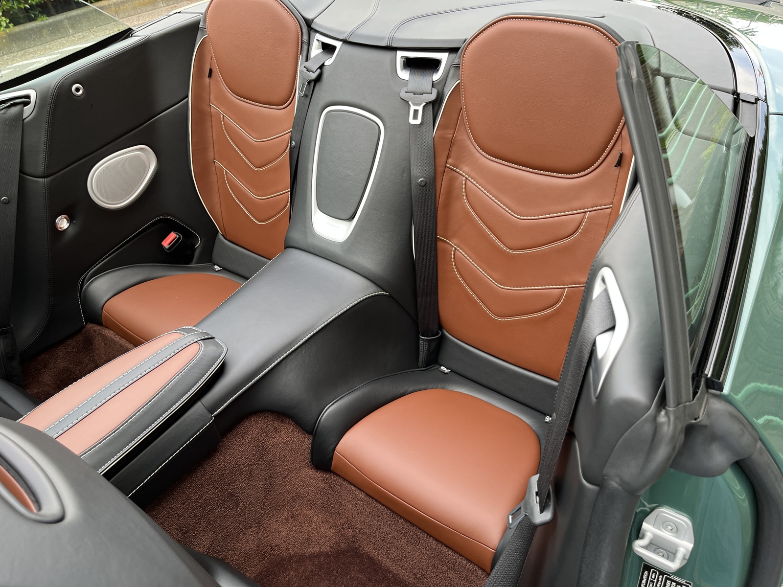 DBS Superleggera Volanteリッチライン