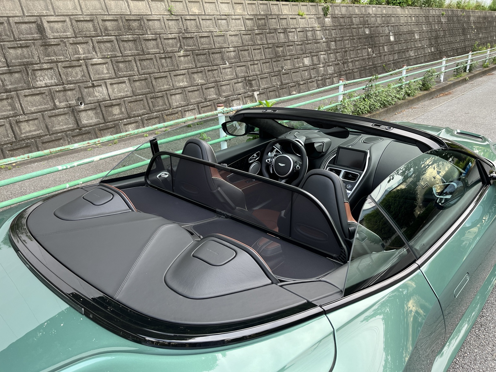 DBS Superleggera Volanteリッチライン