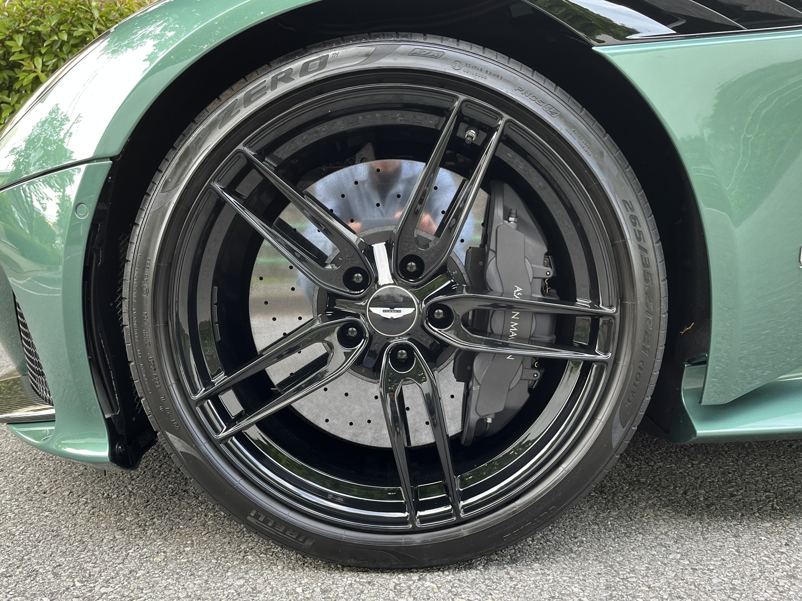 DBS Superleggera Volanteリッチライン