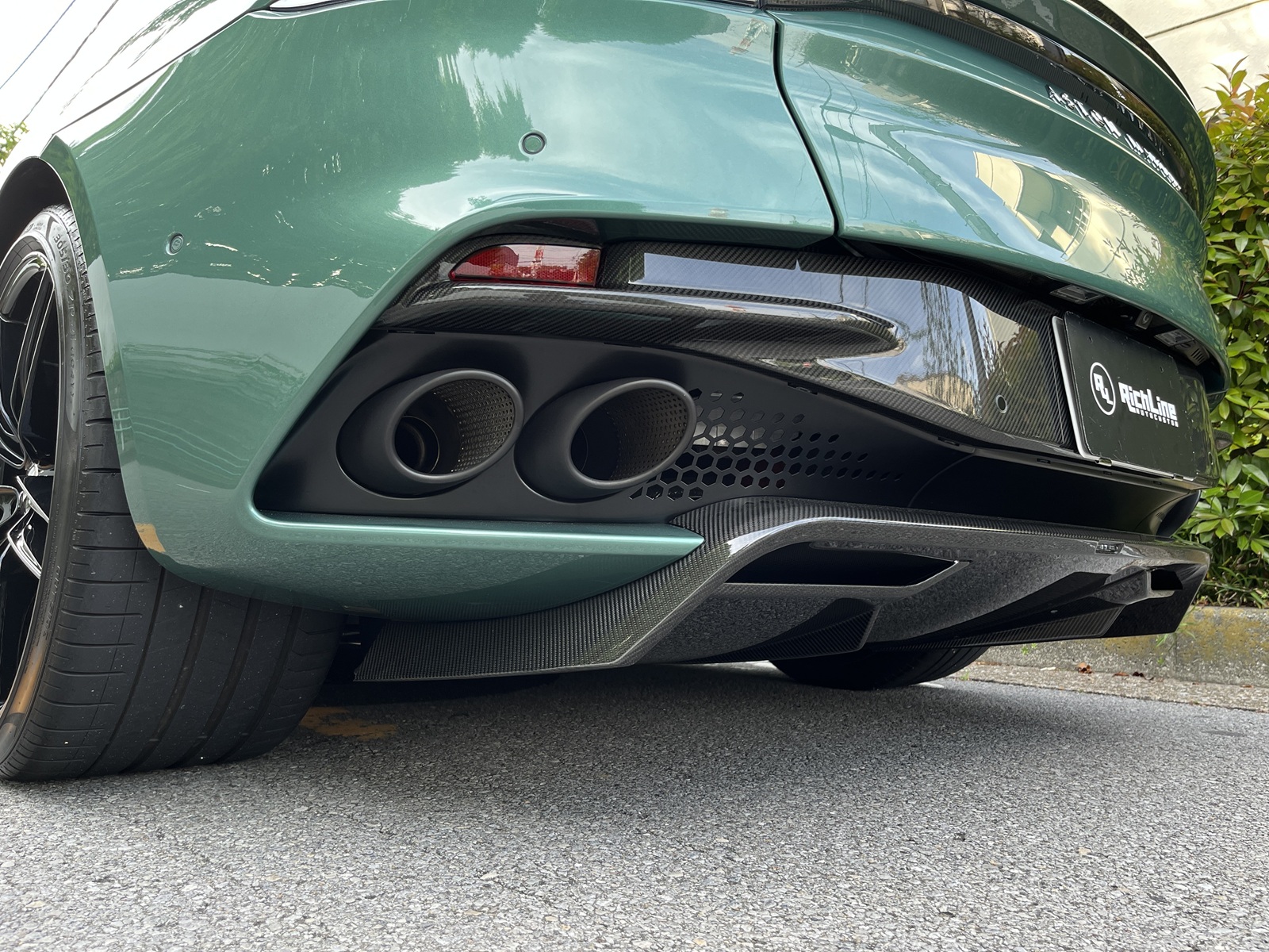 DBS Superleggera Volanteリッチライン