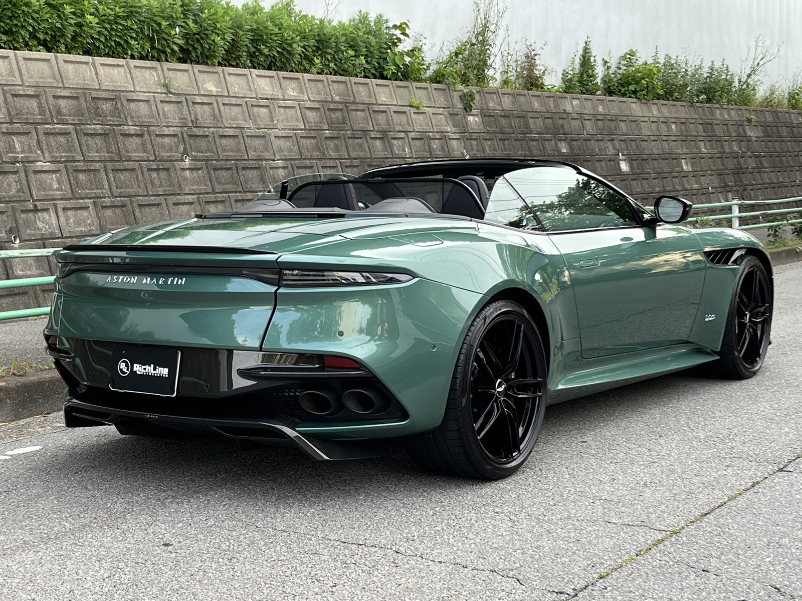 DBS Superleggera Volanteリッチライン