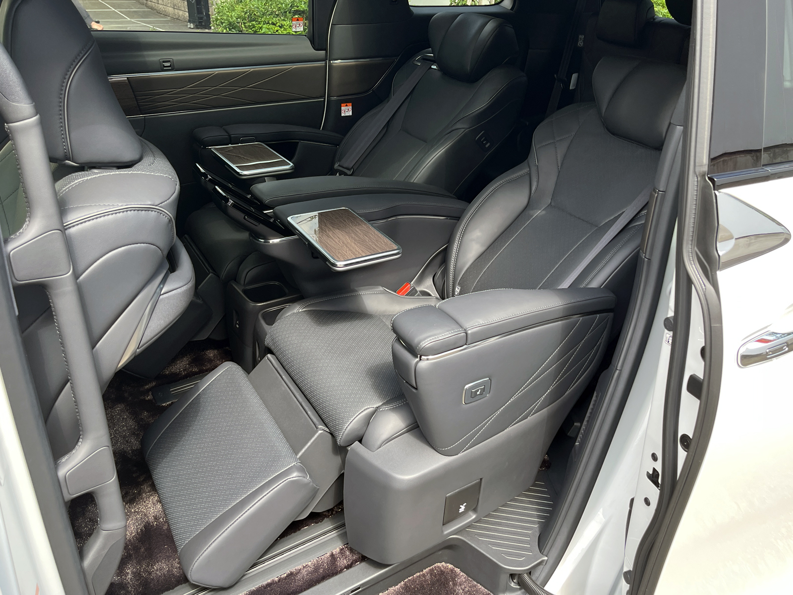 VELLFIRE HEV Executive Loungeリッチライン