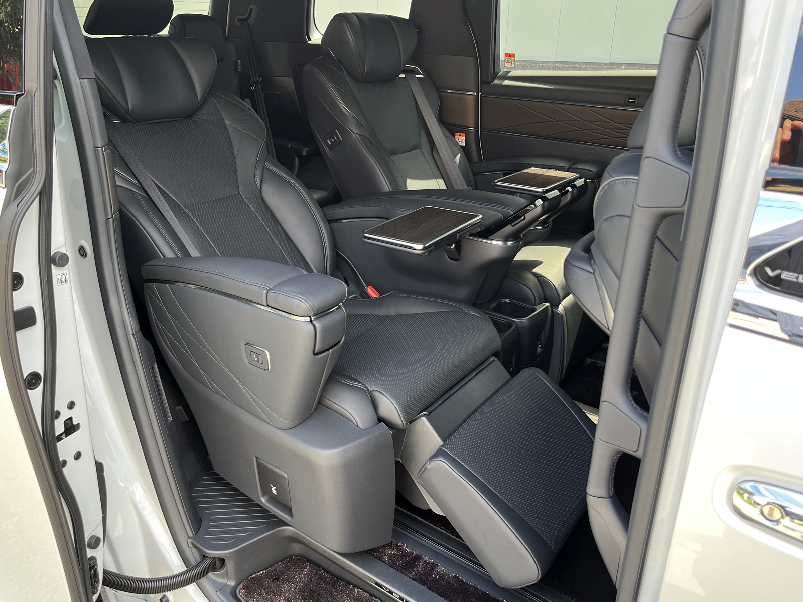 VELLFIRE HEV Executive Loungeリッチライン