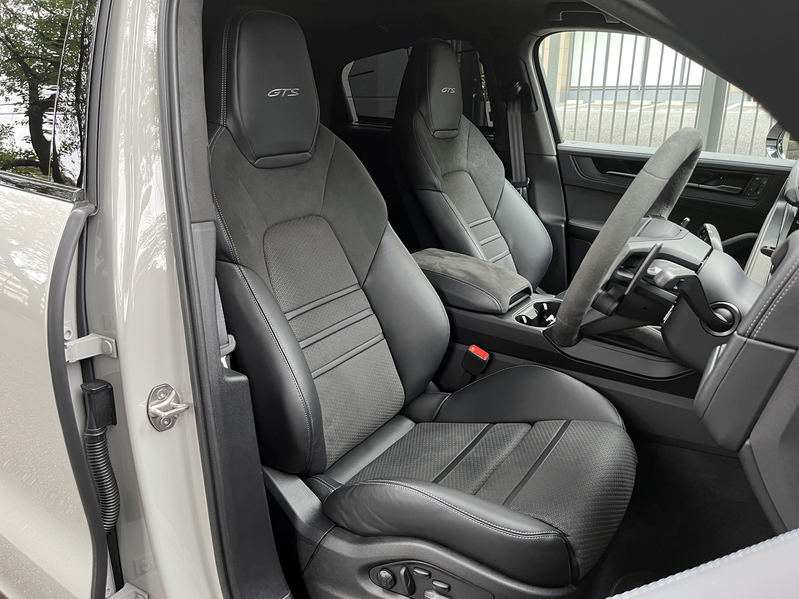 Cayenne Coupe GTSリッチライン