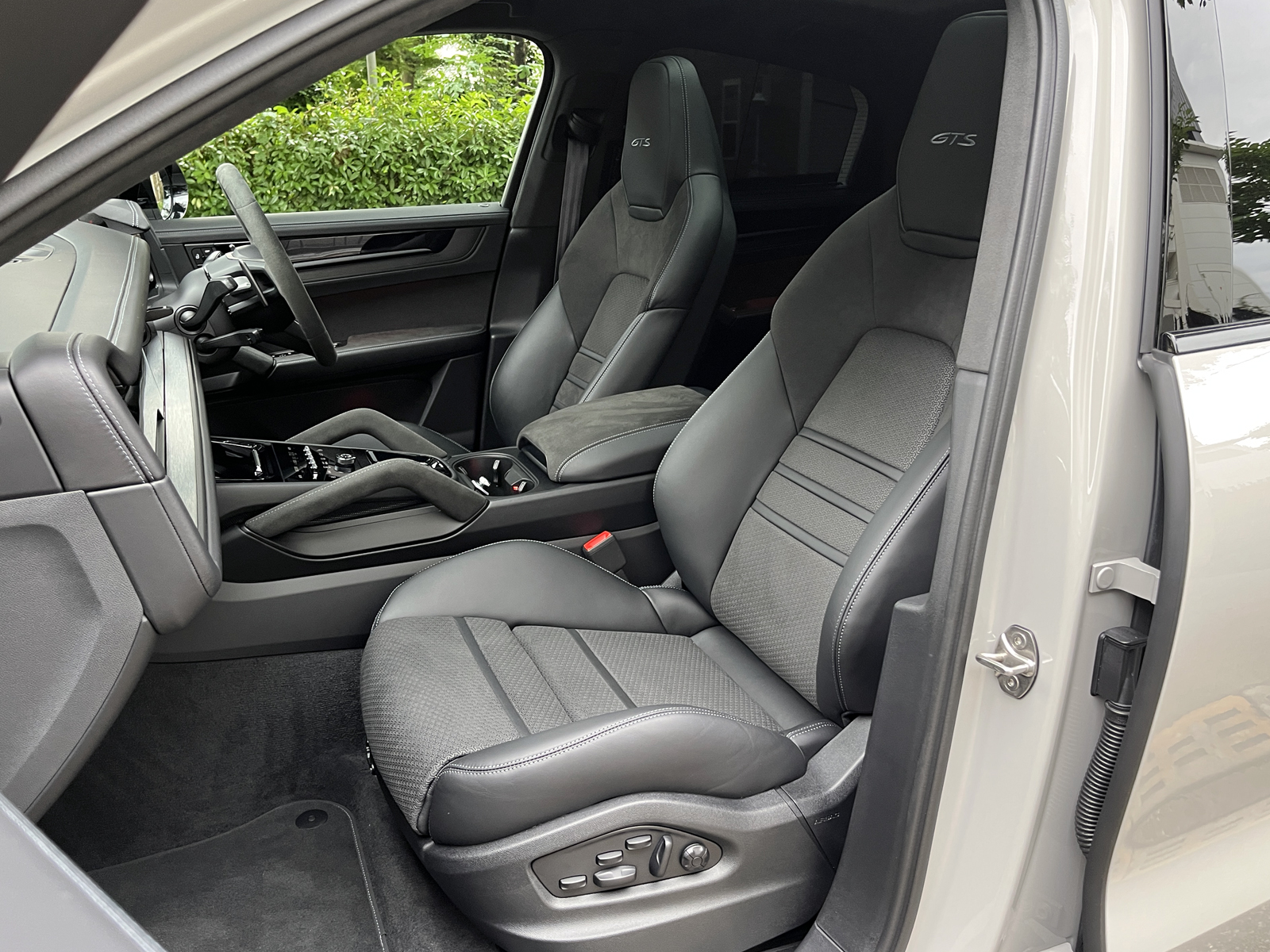 Cayenne Coupe GTSリッチライン