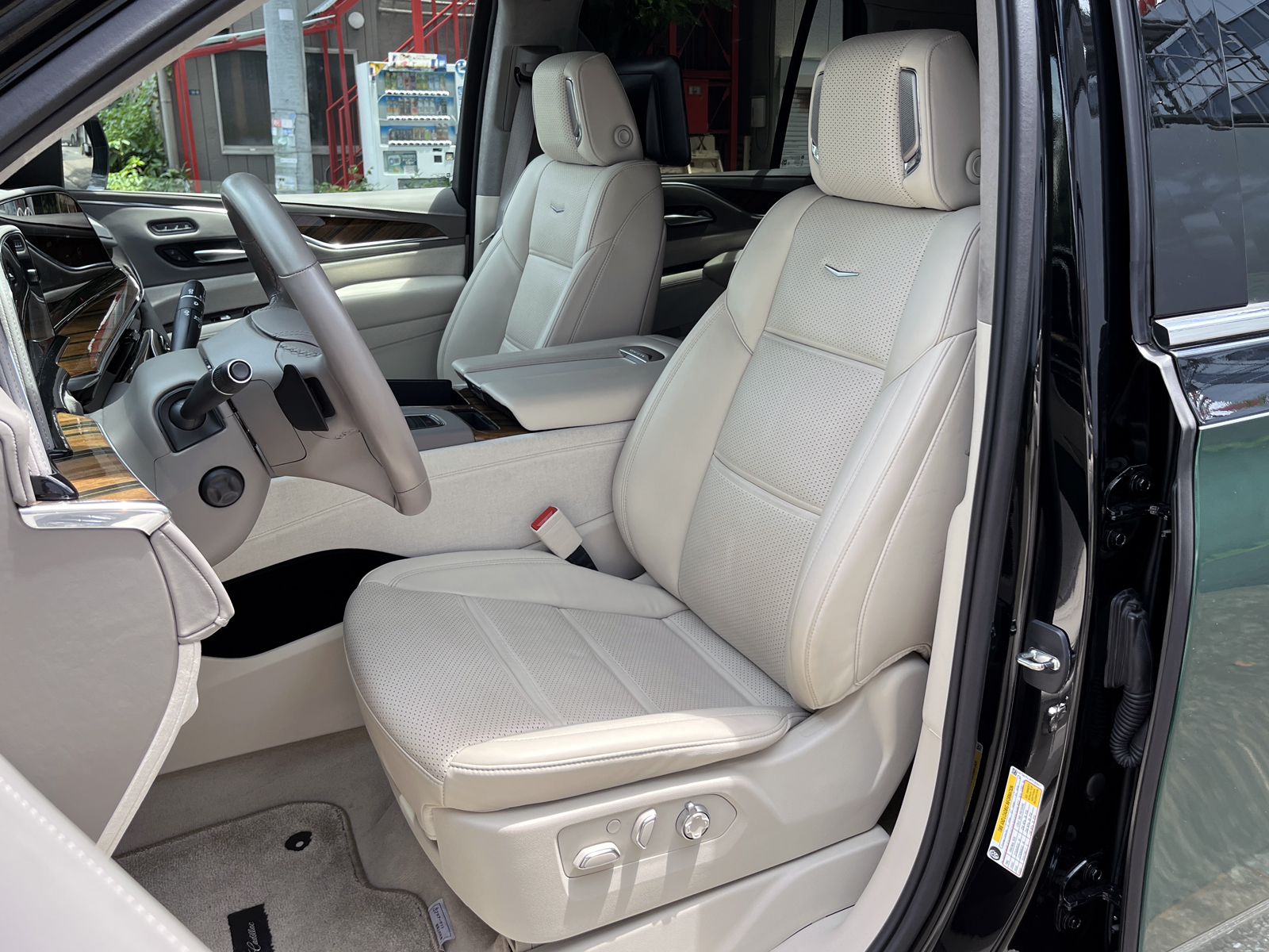 ESCALADE PLATINUMリッチライン