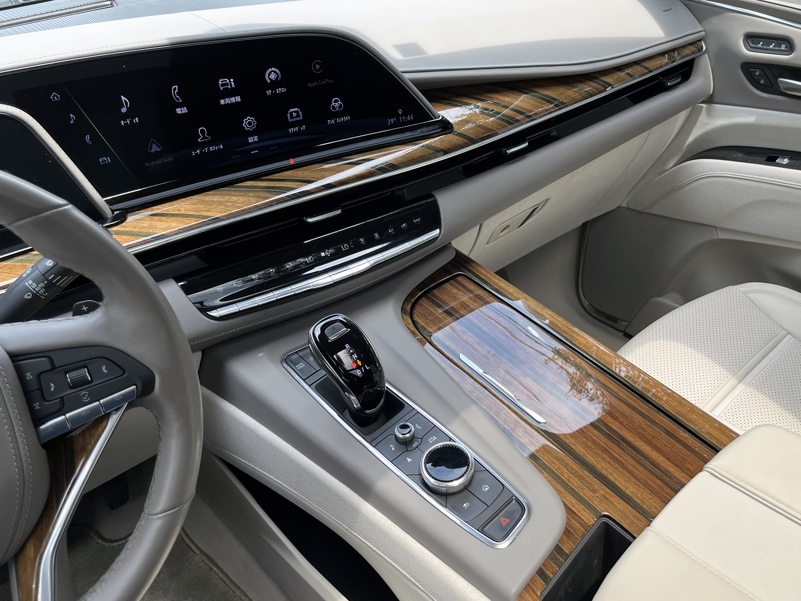 ESCALADE PLATINUMリッチライン