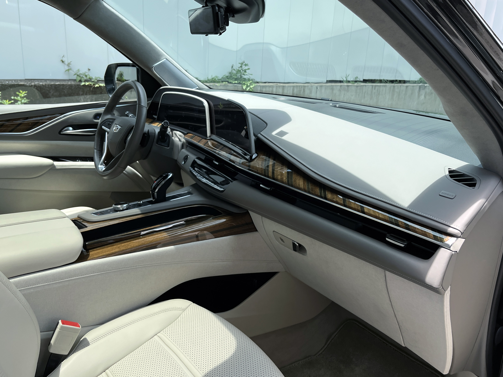 ESCALADE PLATINUMリッチライン