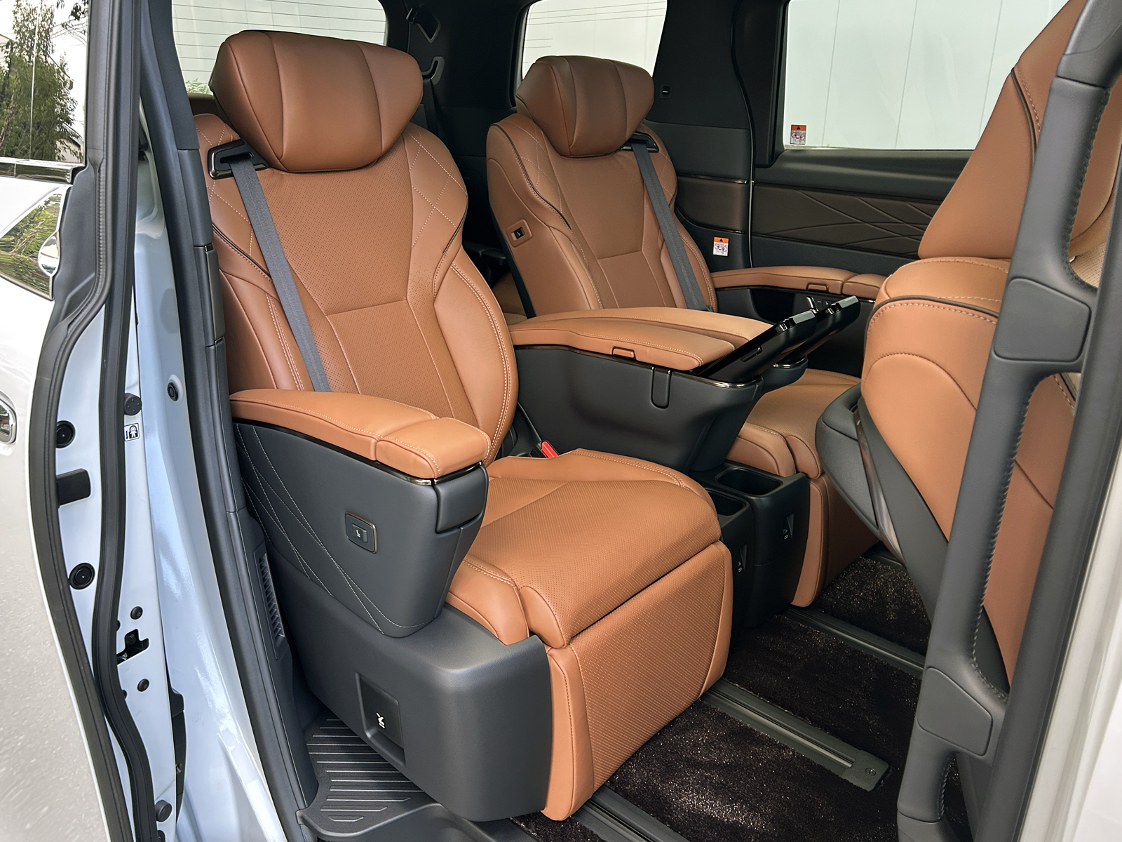 VELLFIRE HEV Executive Loungeリッチライン