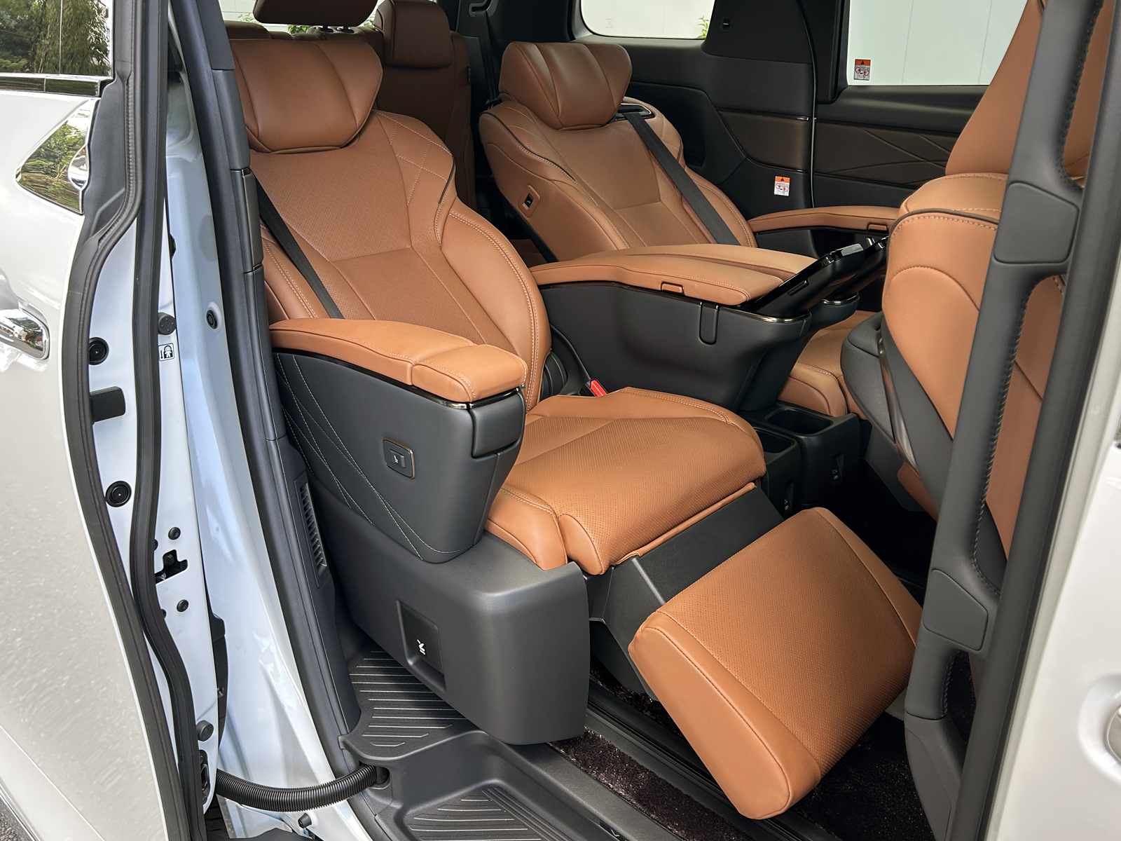 VELLFIRE HEV Executive Loungeリッチライン